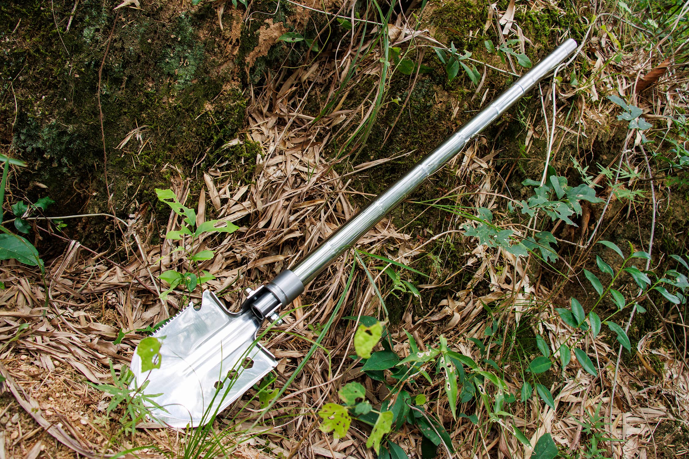 Yao Zhu Cang High-Carbon Steel Entrenching Shovel - traditional Chinese historical replica, full product view
