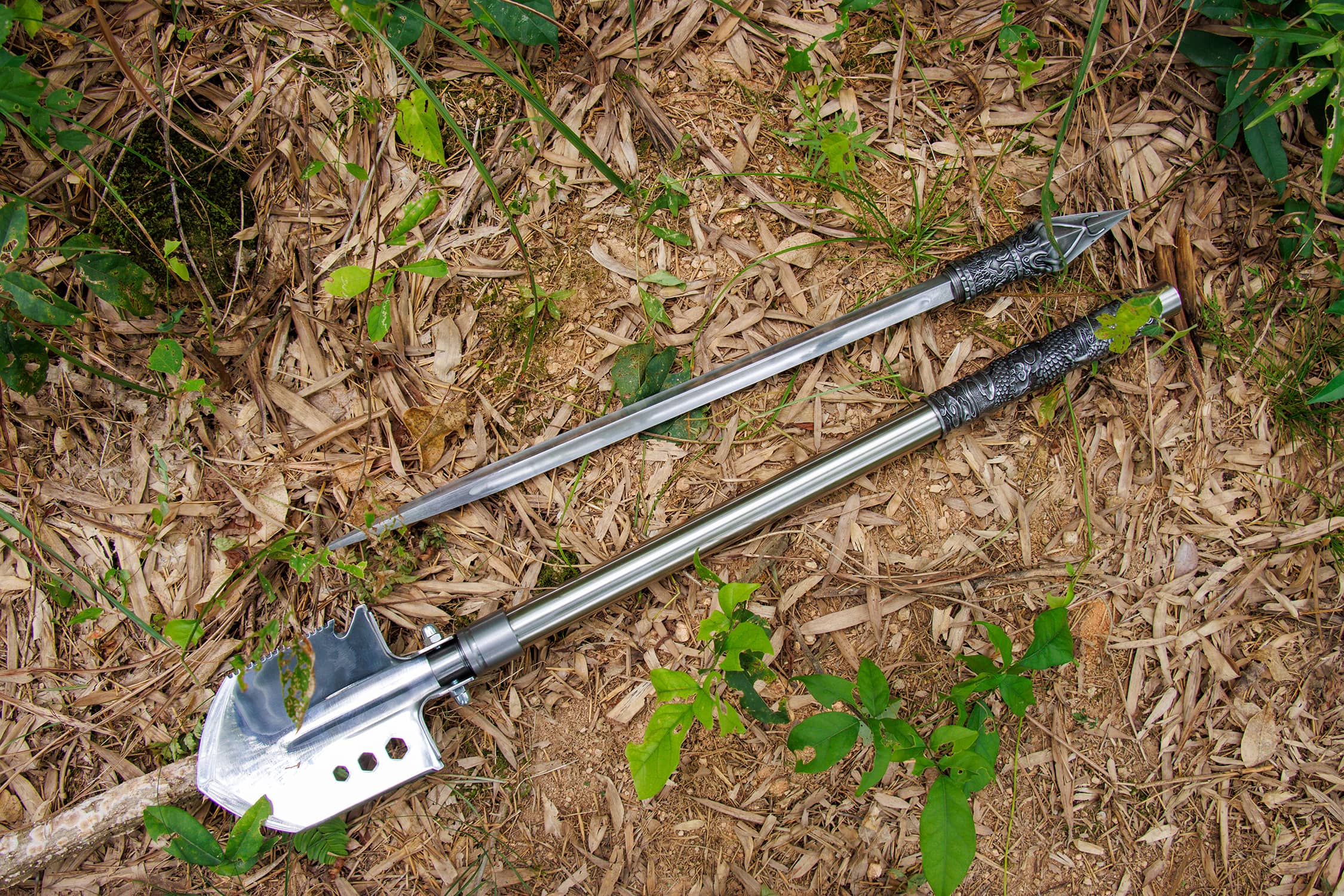 Long Yan Cang High-Carbon Steel Entrenching Shovel - traditional Chinese historical replica, full product view