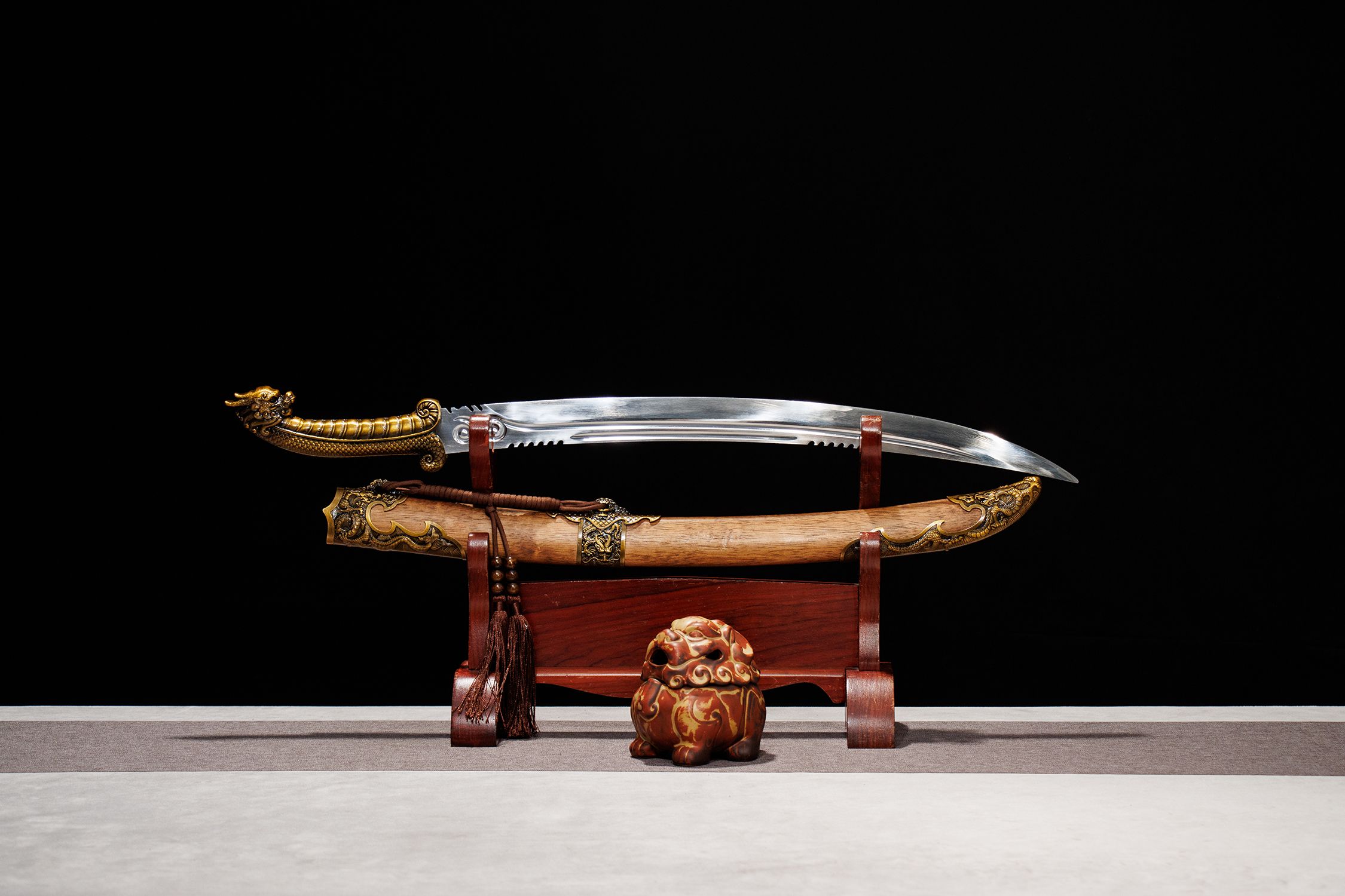 Long Xiao Cheng Xuan High-Performance Manganese Steel Curved Dao - hand-forged Longquan dao sword, full product view
