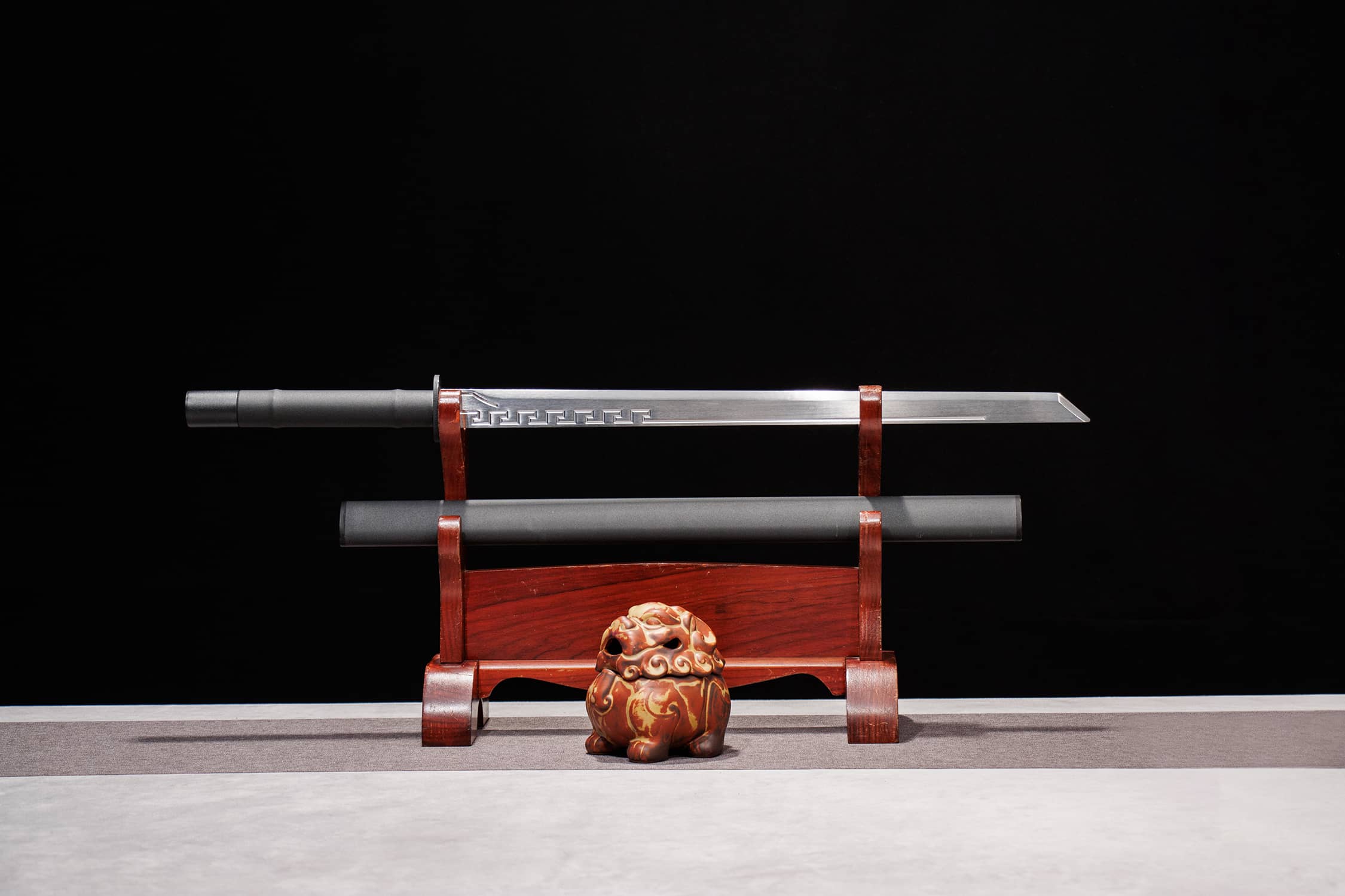 Mo Yu Ya He High-Performance Manganese Steel Tang Dao - hand-forged Longquan dao sword, full product view