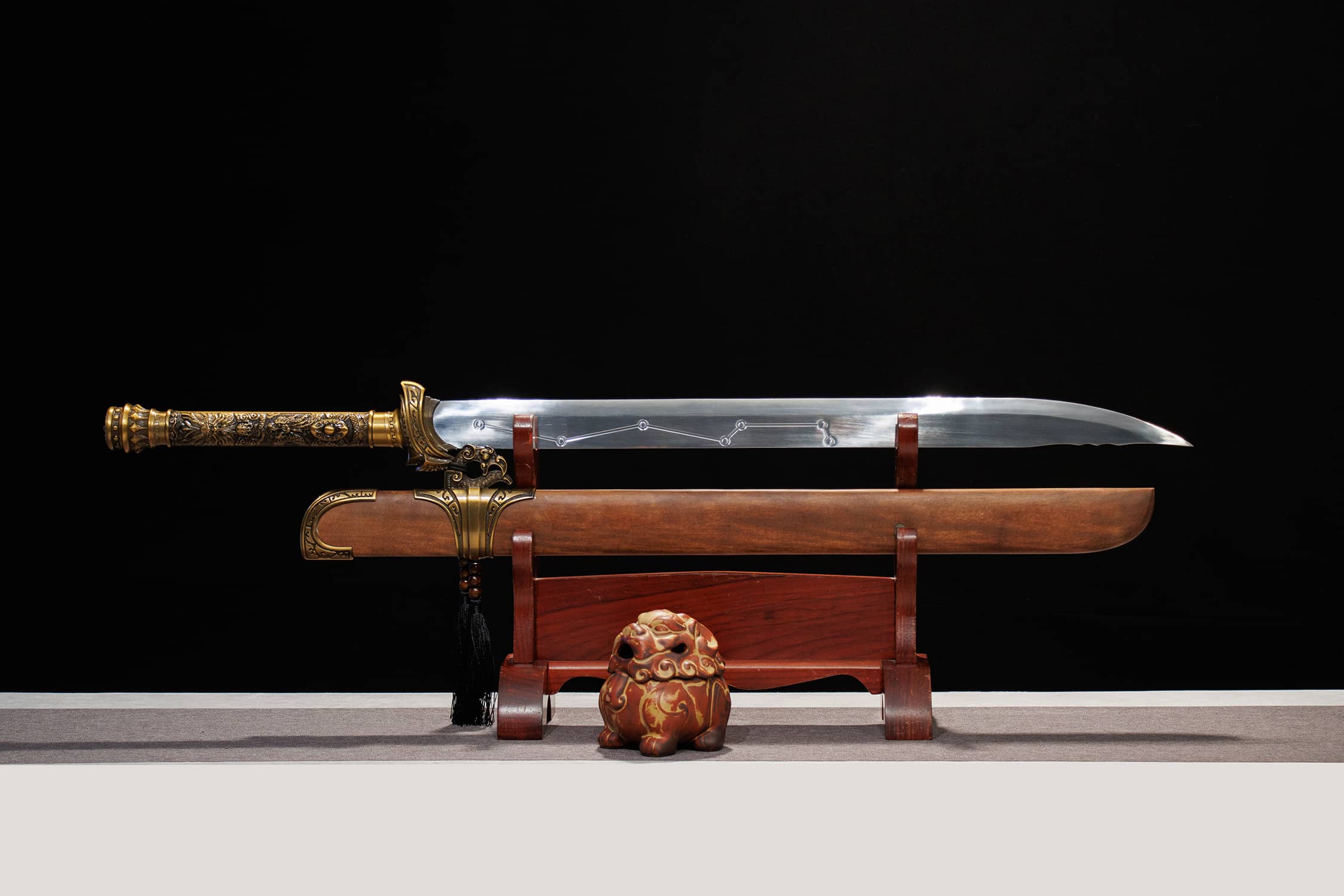 Qi Xing Tai Ping High-Performance Manganese Steel Dao - hand-forged Longquan dao sword, full product view
