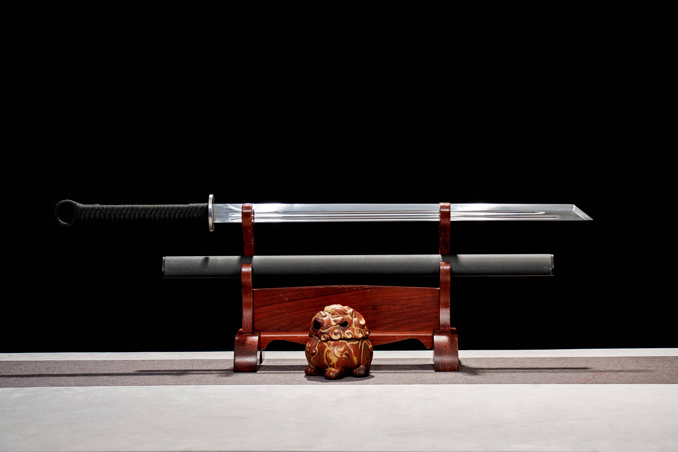 Huan Shou High-Performance Manganese Steel Tang Dao - hand-forged Longquan dao sword, full product view