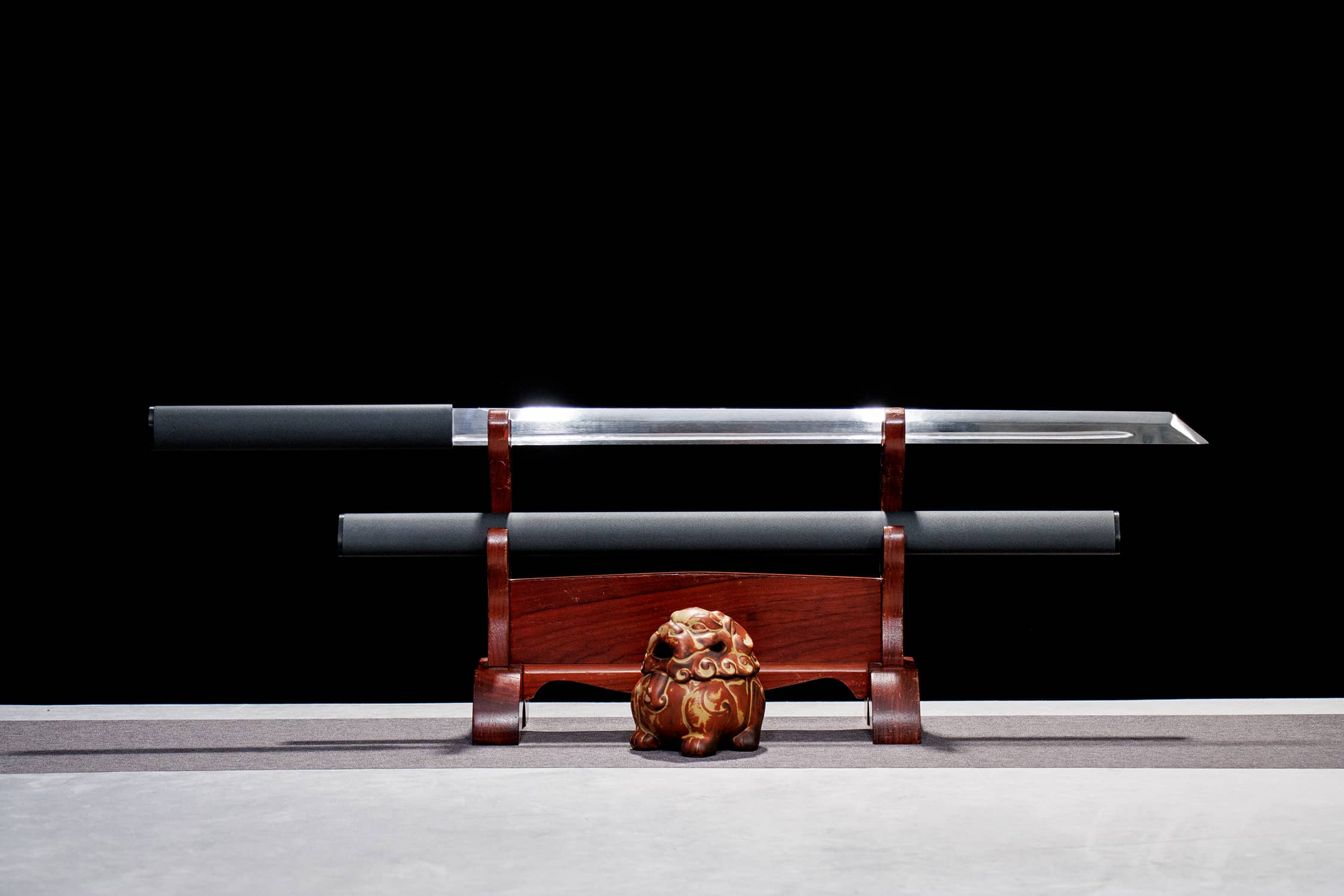 Mo Yu Lu Yuan High-Performance Manganese Steel Tang Dao - hand-forged Longquan dao sword, full product view