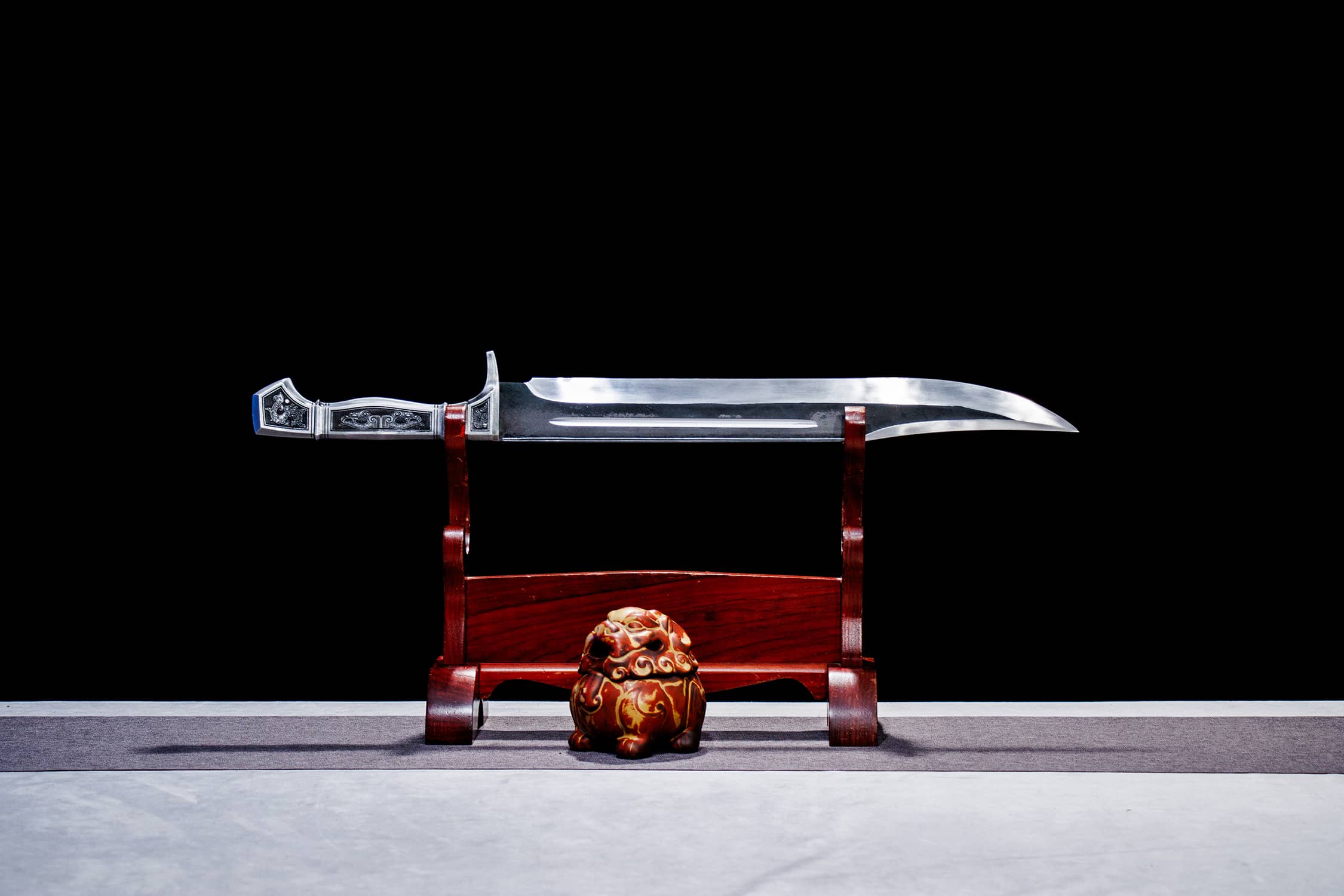 Kuan Bei Li High-Performance Manganese Steel Dao - hand-forged Longquan dao sword, full product view