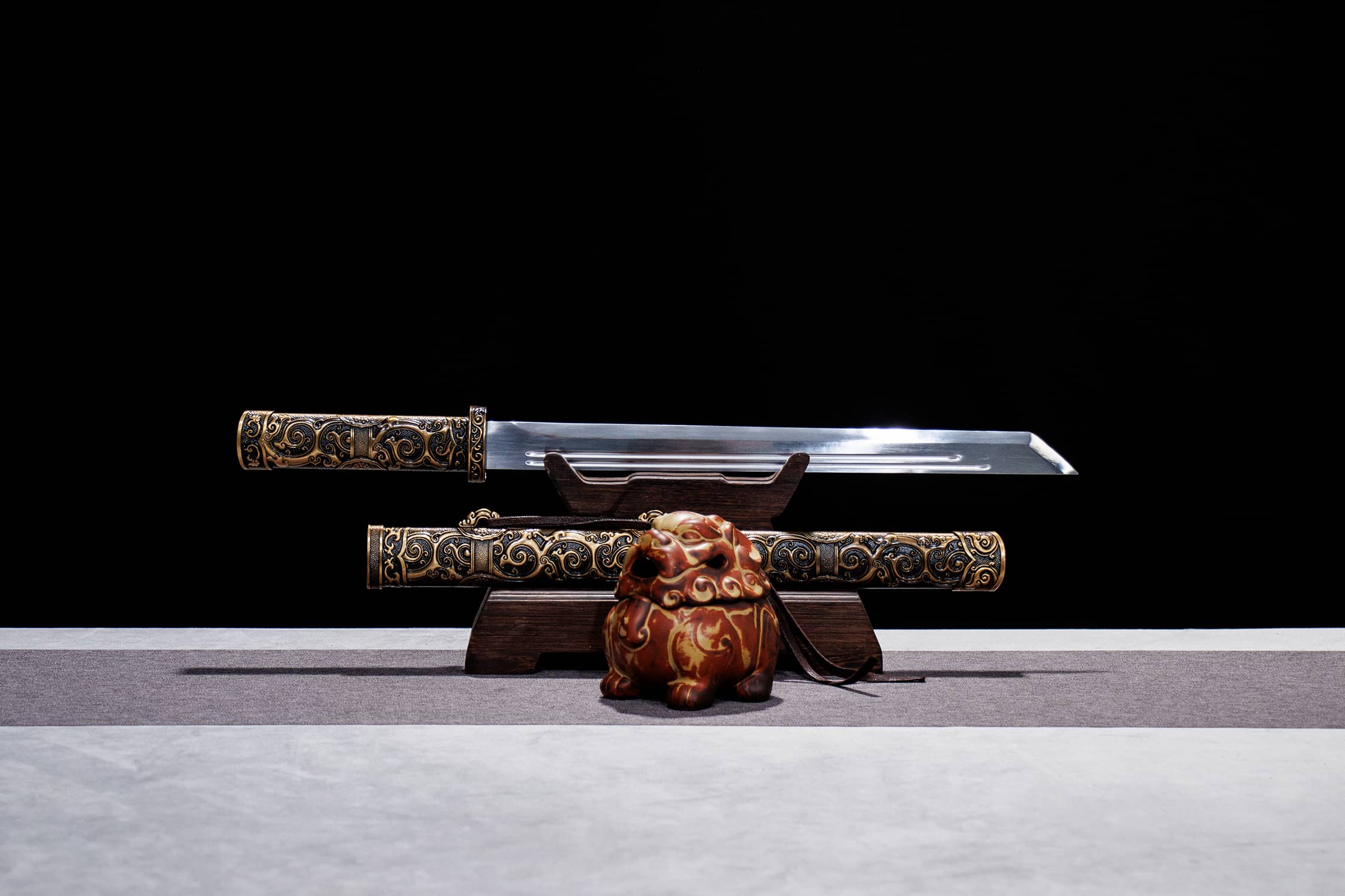 Feng Hun High-Performance Manganese Steel Tang Dao - hand-forged Longquan dao sword, full product view