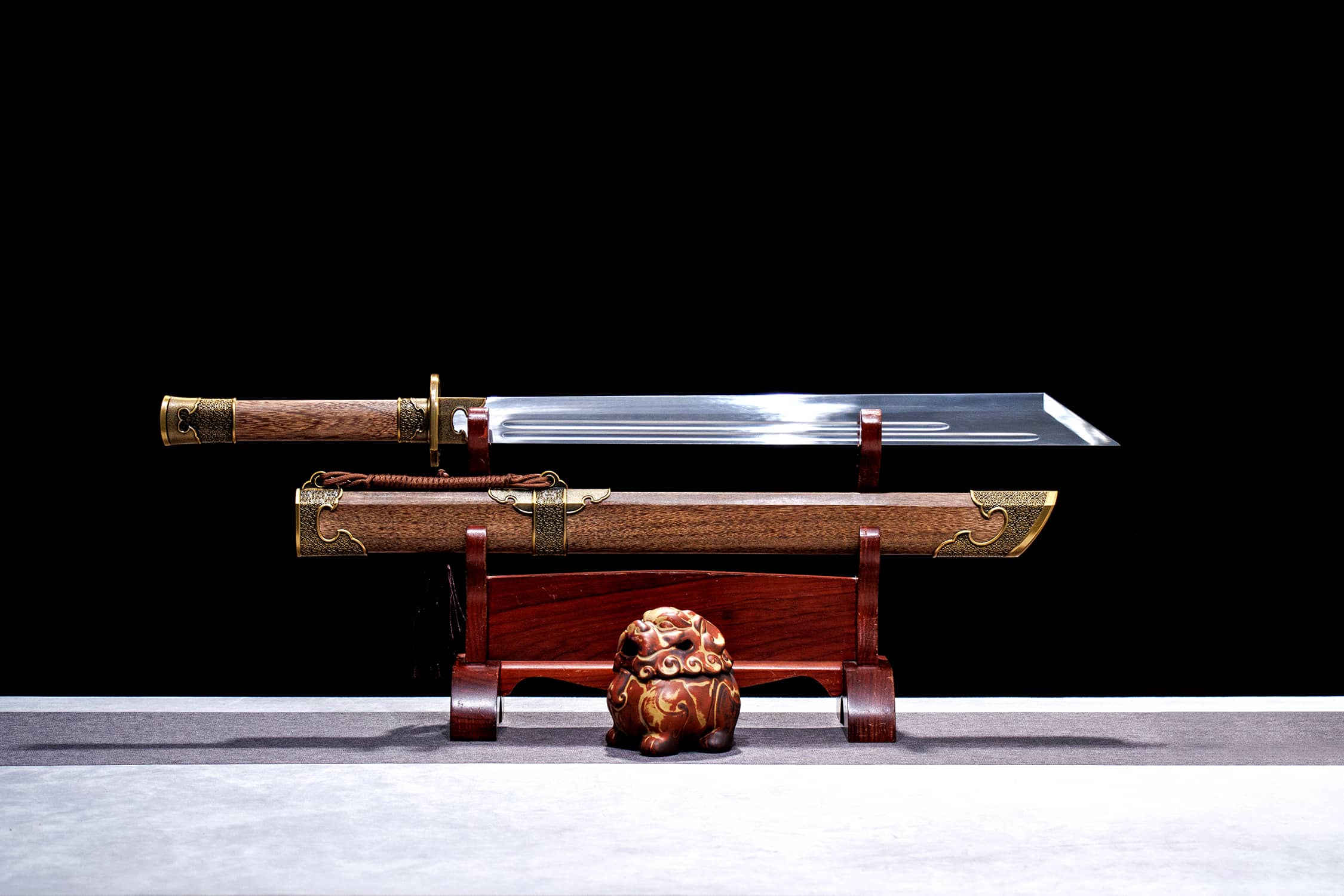 Zhan Chen Jin Yi Wei High-Performance Manganese Steel Longquan Dao - hand-forged Longquan dao sword, full product view