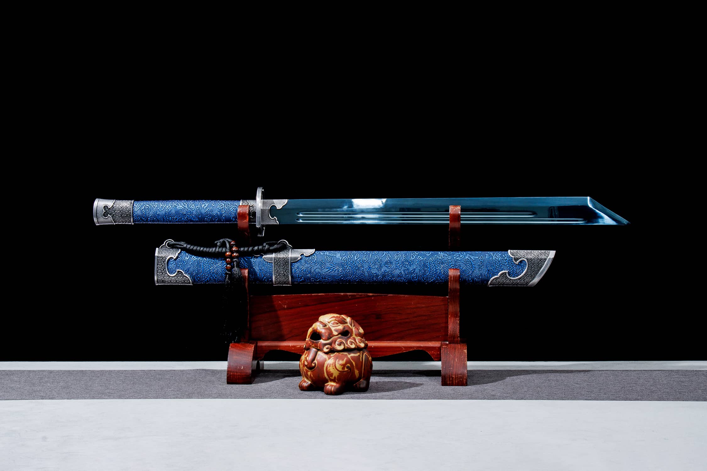 Zhan Feng Jin Yi Wei High-Performance Manganese Steel Longquan Dao - hand-forged Longquan dao sword, full product view