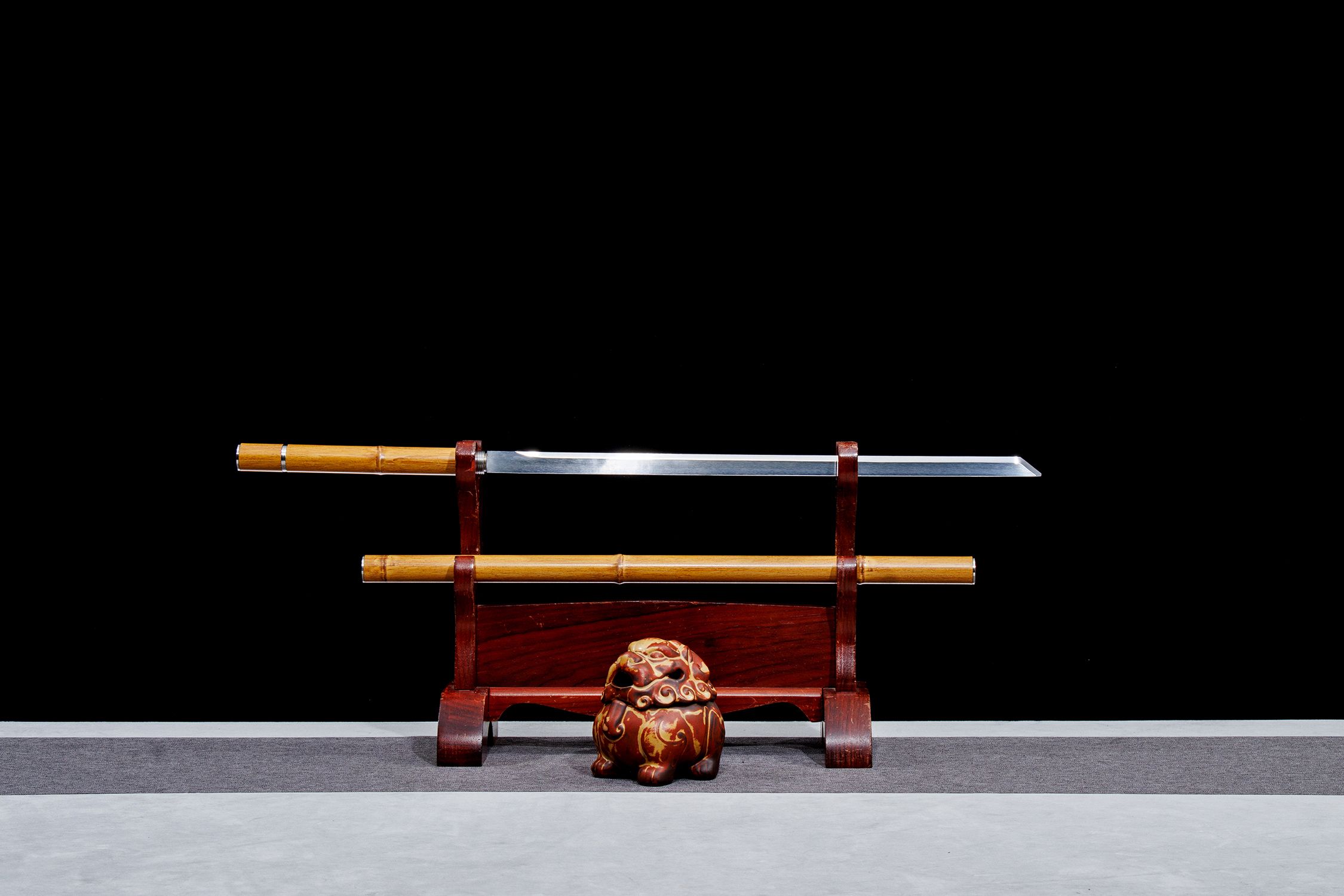 Zhu Jie High-Performance Manganese Steel Staff Dao with Reverse-Mount - hand-forged Longquan dao sword, full product view