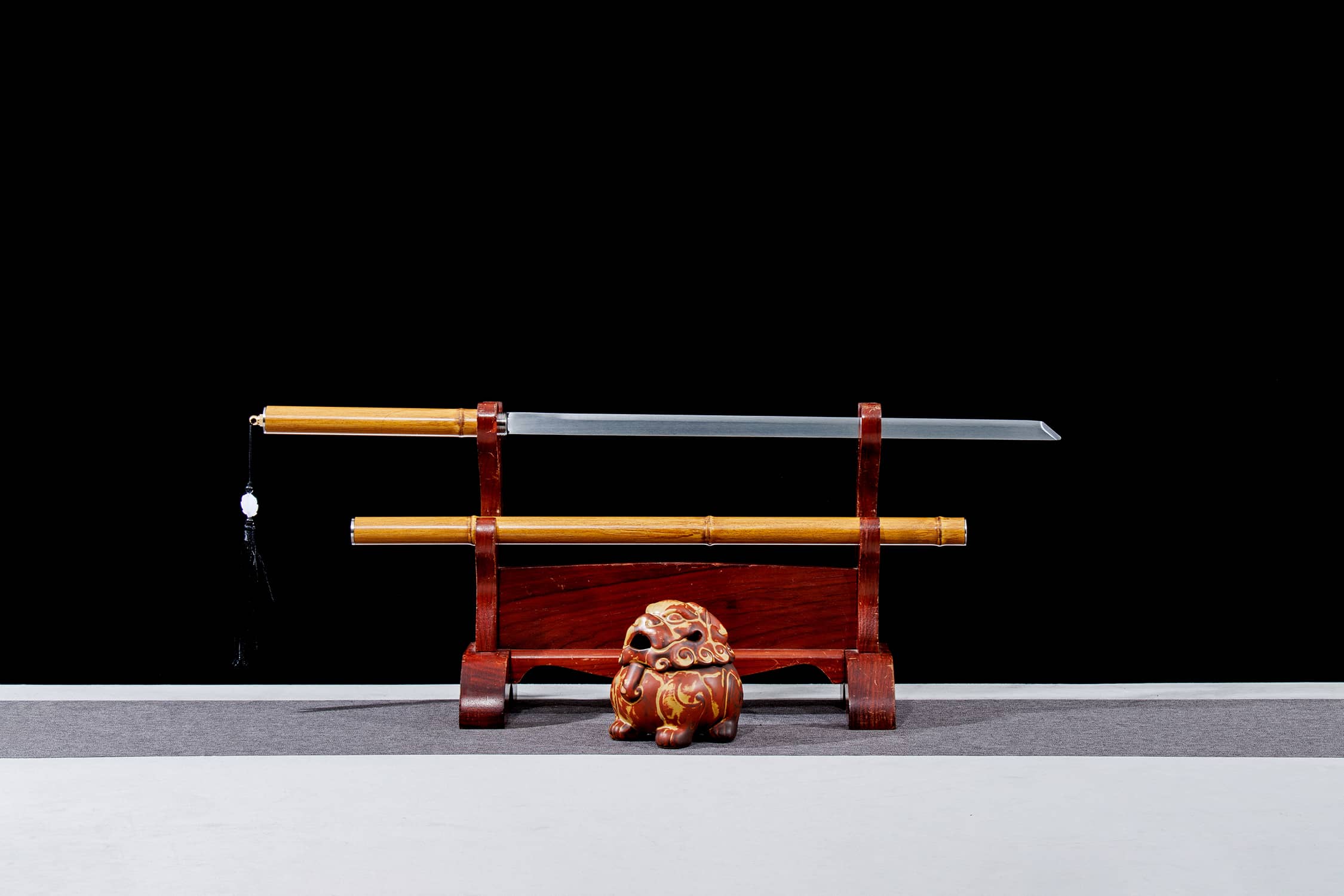 Ji Ling Zhu High-Performance Manganese Steel Dao with Reverse-Mount - hand-forged Longquan dao sword, full product view