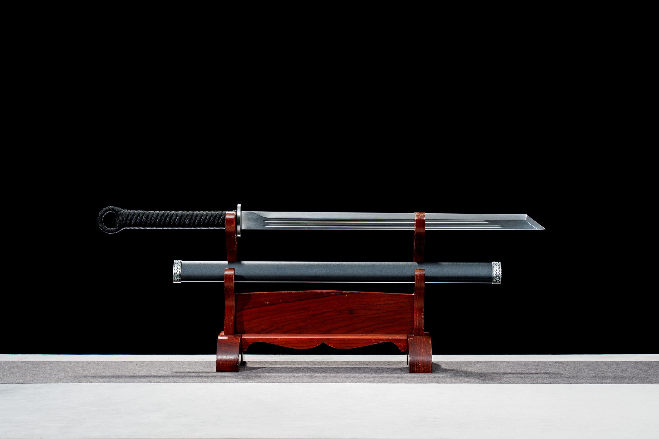 Mo Luo Zhong Kuan Huan Shou High-Chromium Steel Tang Dao - hand-forged Longquan dao sword, full product view