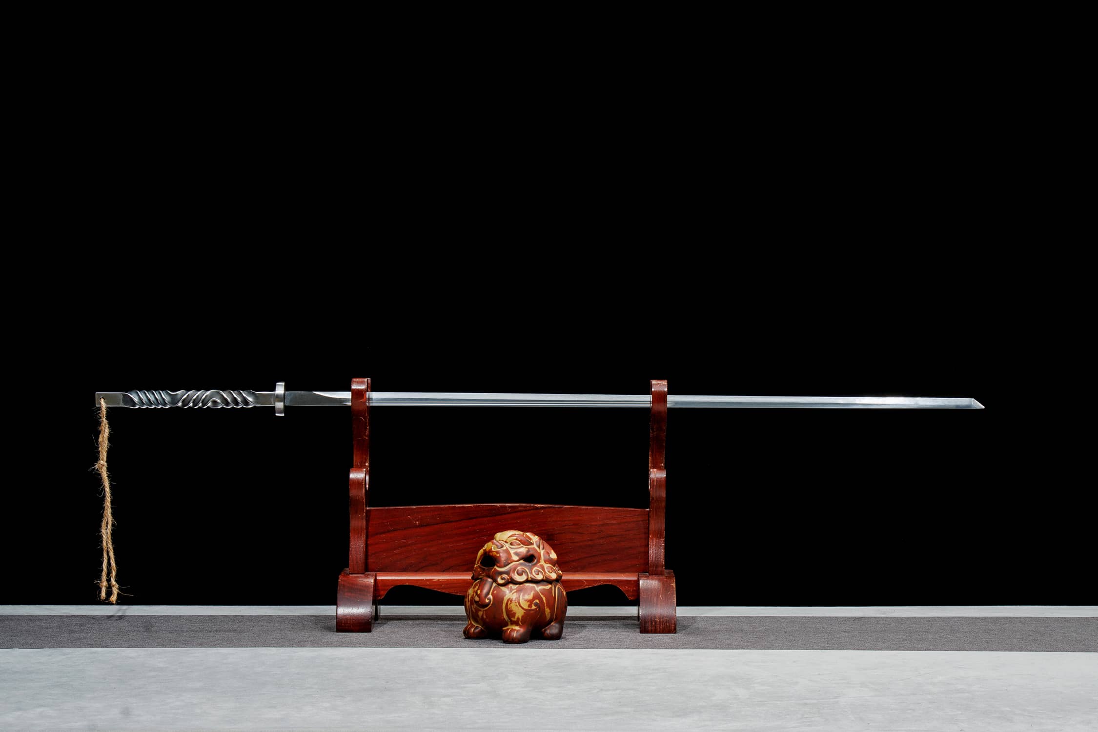 Niu Zhuan Bing Xi Manganese Steel Tang Dao - hand-forged Longquan dao sword, full product view