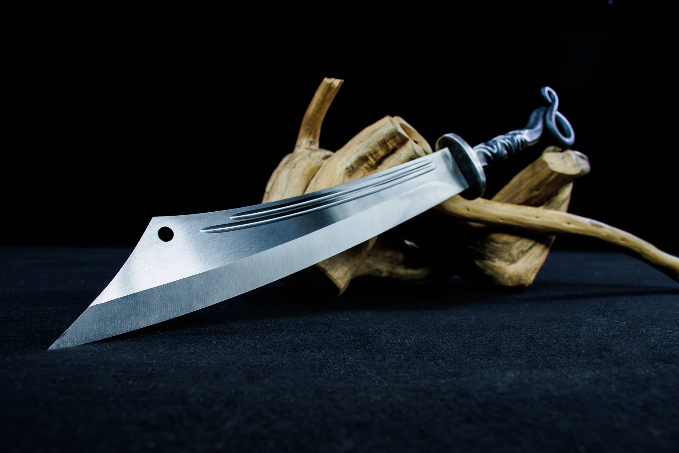Niu Zhuan Bing Kang Zhan High-Performance Manganese Steel Dadao - hand-forged Longquan dao sword, full product view