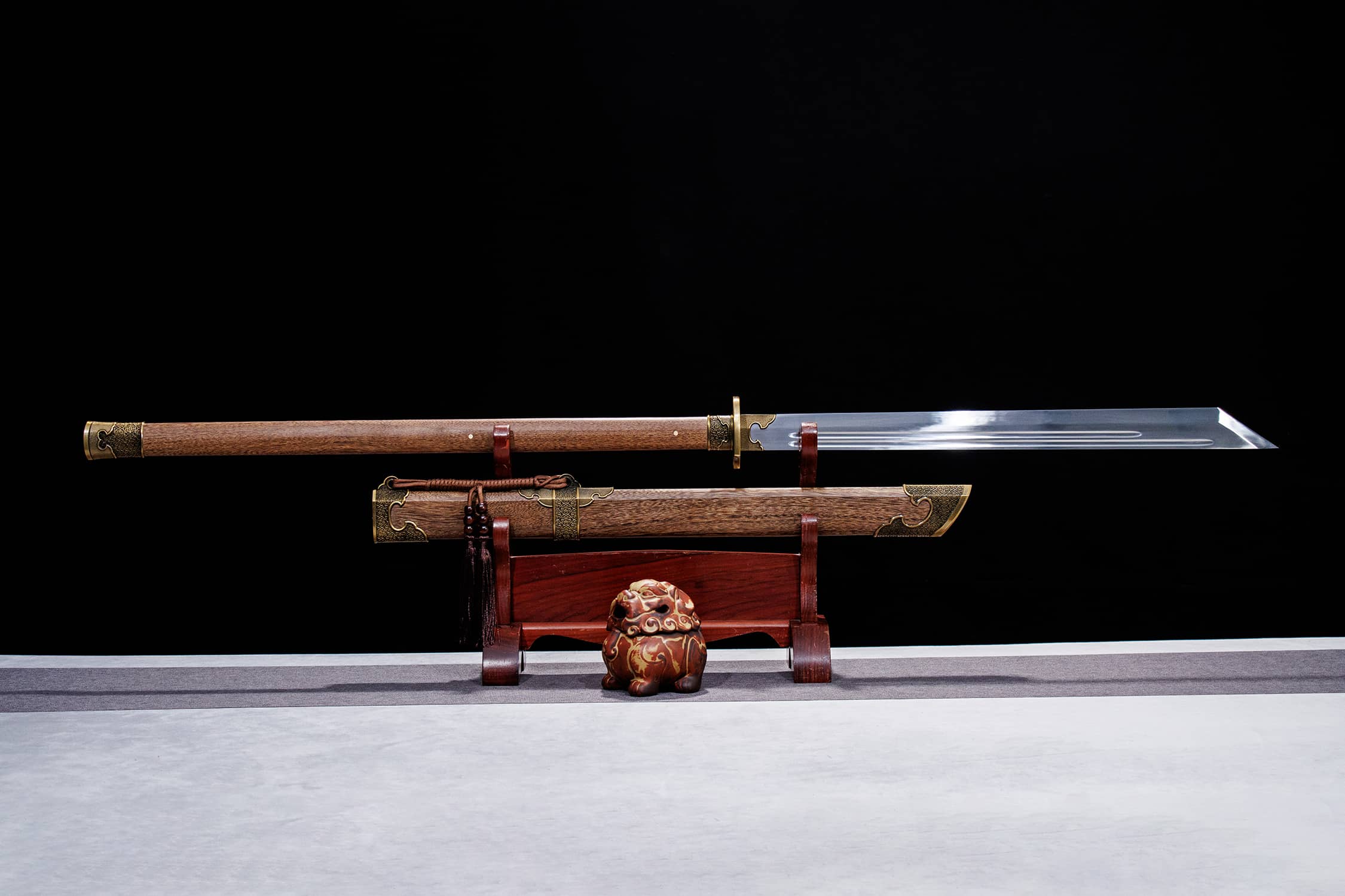Xue Tie Chang Bing Jin Yi Wei High-Performance Manganese Steel Longquan Dao - traditional Chinese historical replica, full...