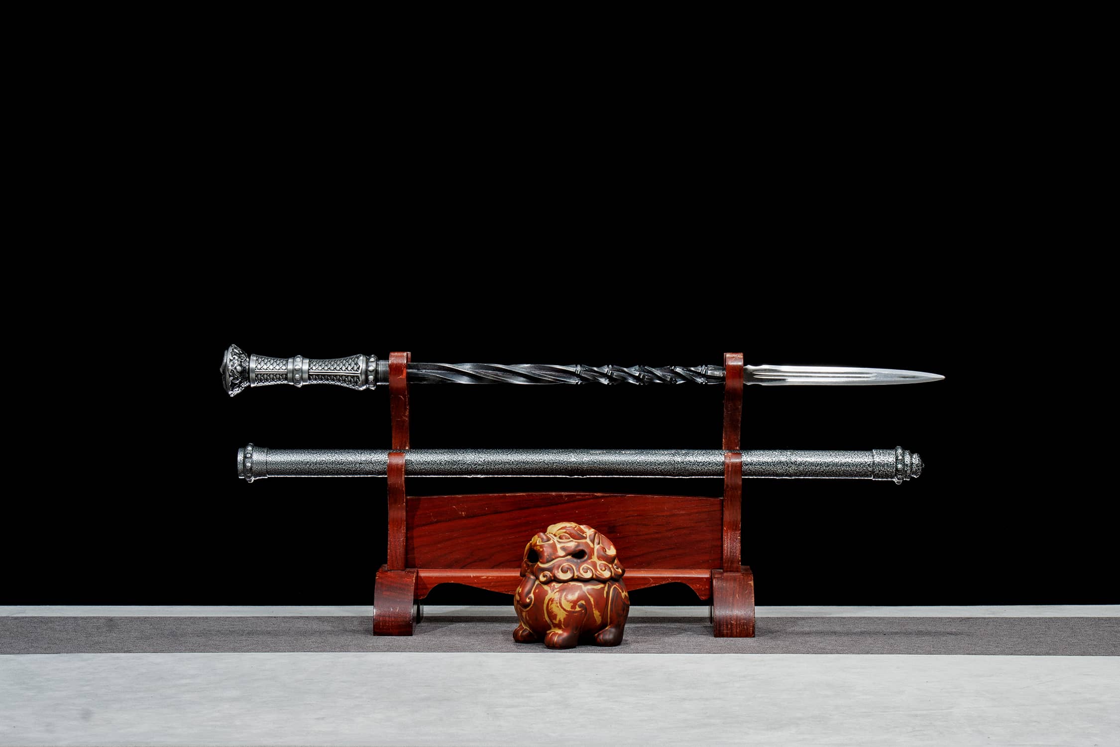 Zhong Yun Fan Jie Niu Zhuan High-Performance Manganese Steel Jian Mace with Reverse-Mount - traditional Chinese historical...