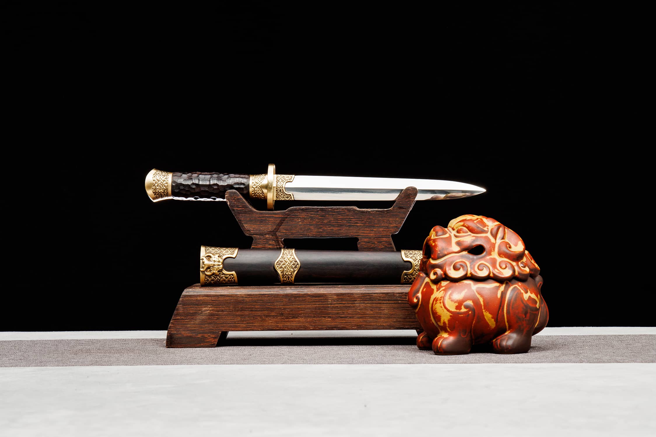 Wei Que High-Performance Manganese Steel Short Sword - hand-forged Longquan jian sword, full product view