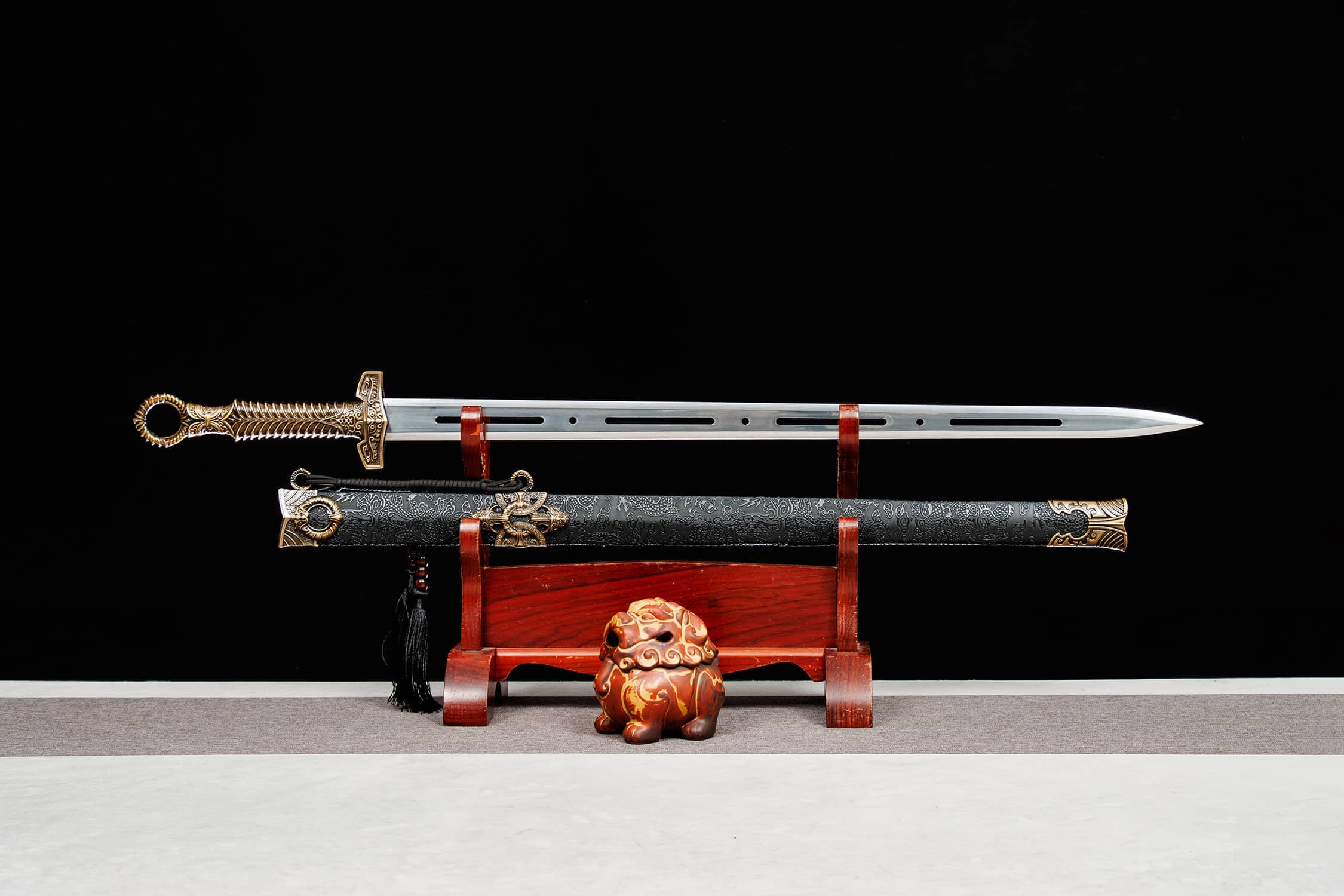Yao Long Long Xiao High-Performance Manganese Steel Han Jian Sword - hand-forged Longquan jian sword, full product view