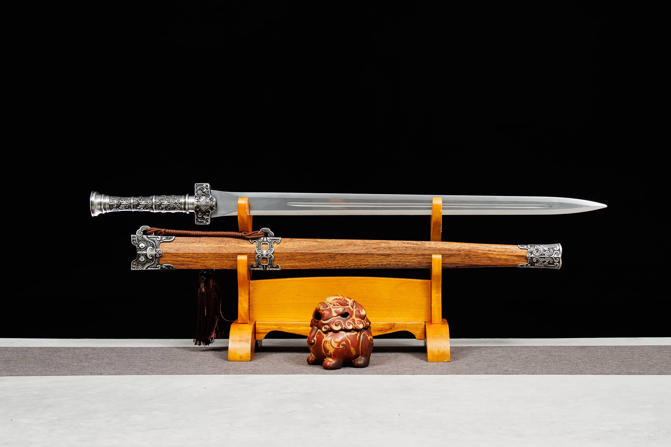 Si Mian Shou Wen Zhan Lou High-Performance Manganese Steel Han Jian Sword - hand-forged Longquan jian sword, full product...