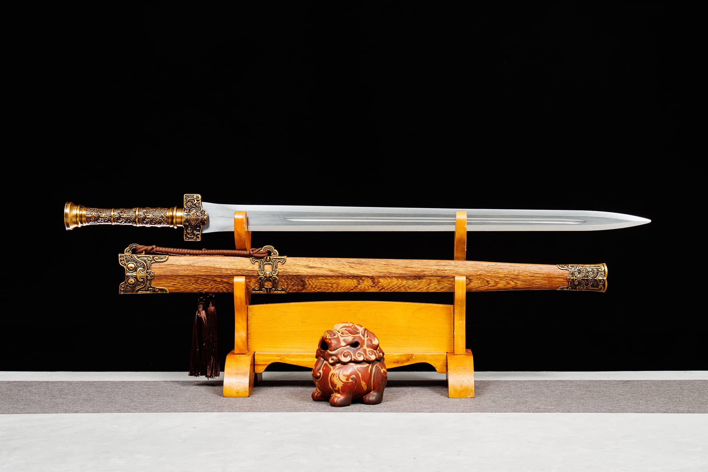 Si Mian Shou Wen Lie Yang High-Performance Manganese Steel Han Jian Sword - hand-forged Longquan jian sword, full product...