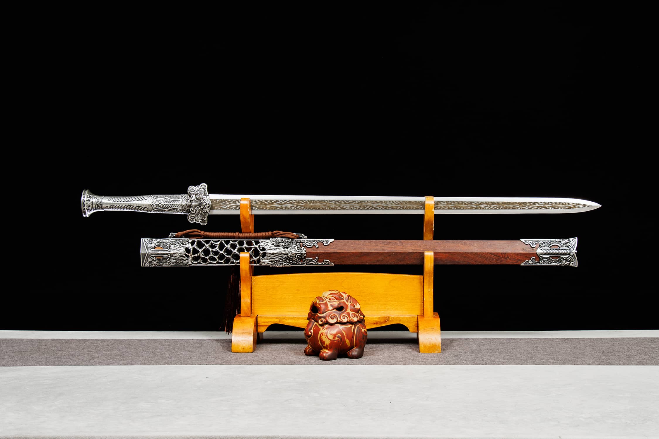 Qin Wang Fu Gu High-Performance Manganese Steel Han Jian Sword - hand-forged Longquan jian sword, full product view