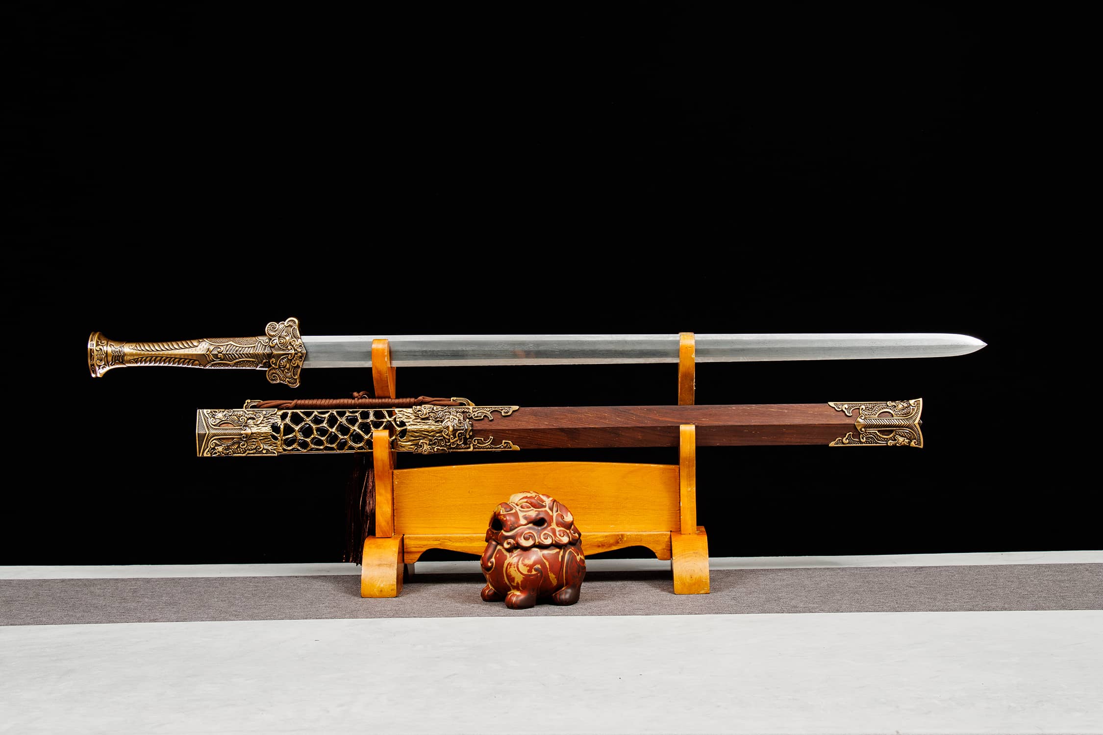 Qin Wang Chang Sheng Pattern-Welded Steel Han Jian Sword - hand-forged Longquan jian sword, full product view