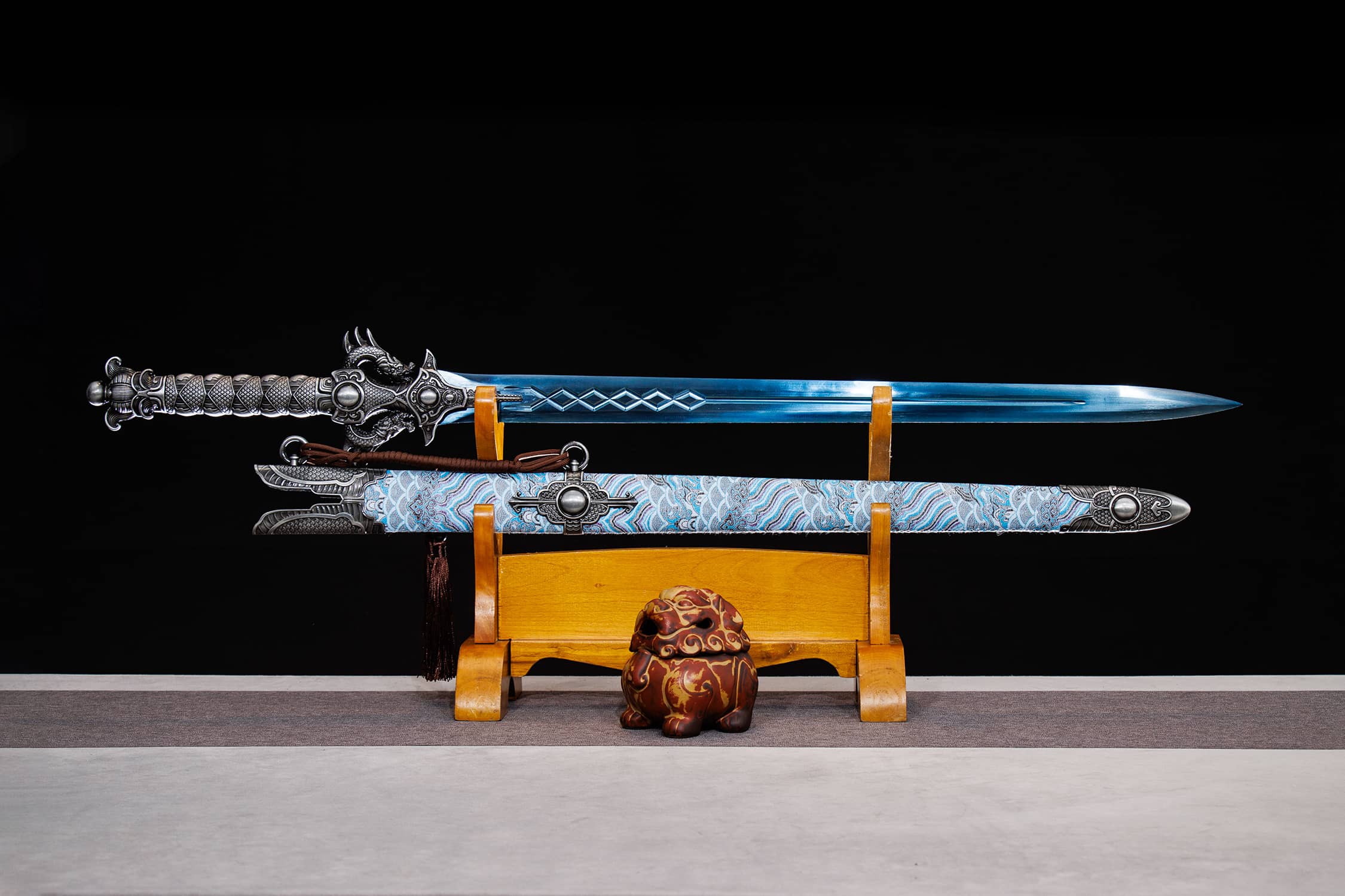 Shuang Long Xing Yuan Zhan High-Performance Manganese Steel Jian Sword - hand-forged Longquan jian sword, full product view