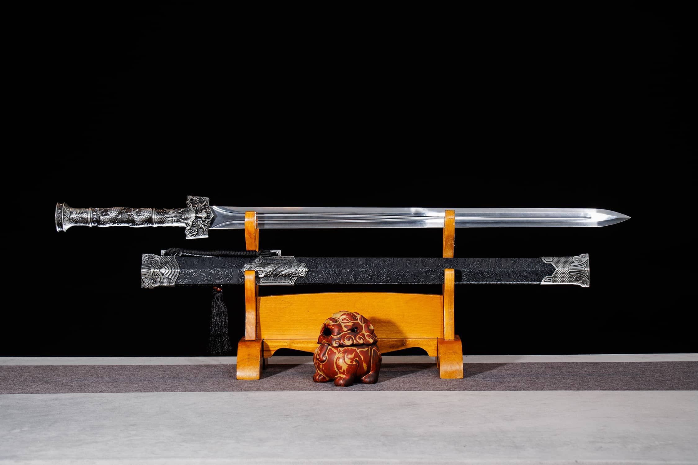 Xuan Qiong High-Performance Manganese Steel Han Jian Sword - hand-forged Longquan jian sword, full product view
