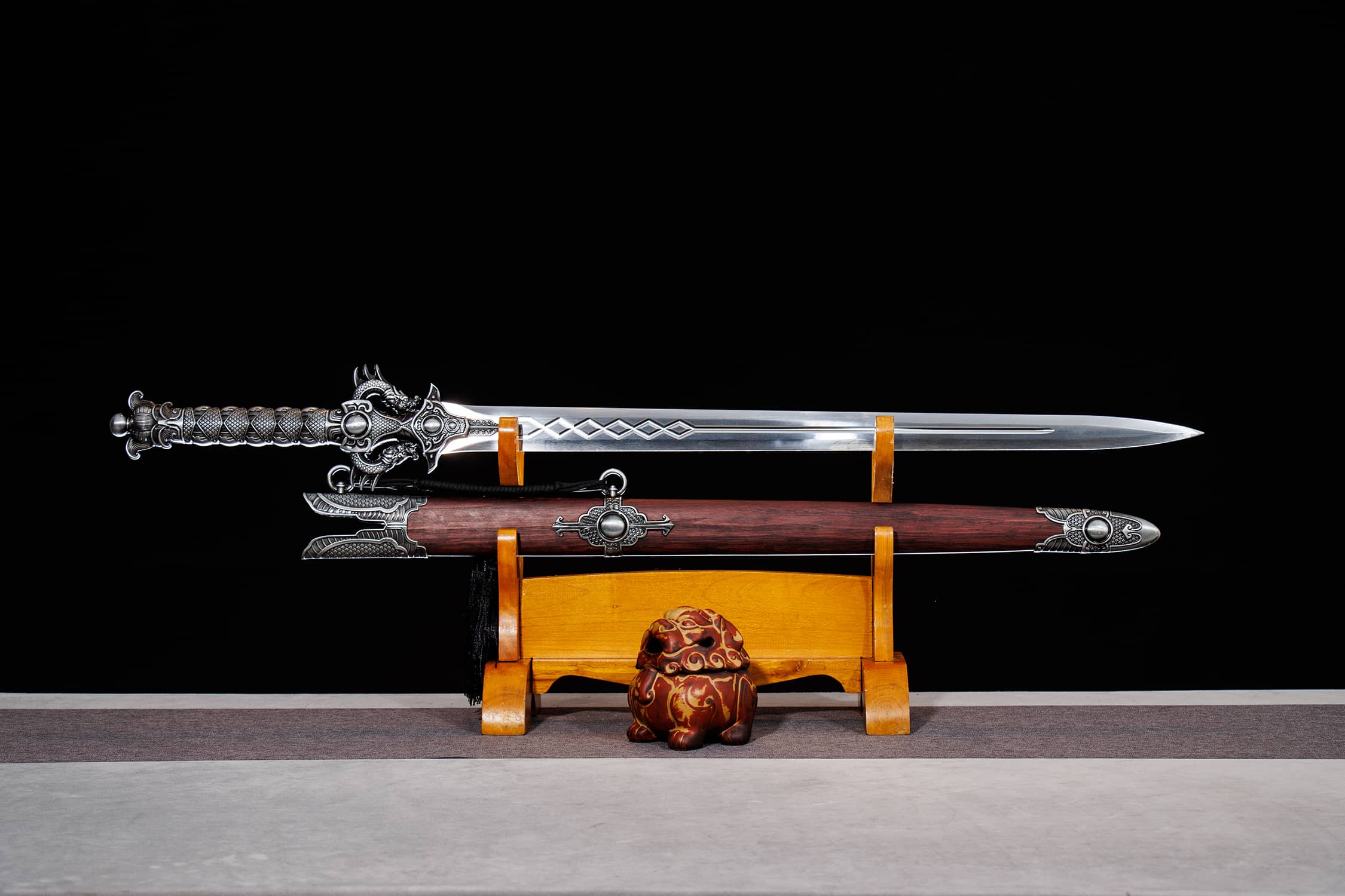 Shuang Long Li Long Zhan High-Performance Manganese Steel Jian Sword - hand-forged Longquan jian sword, full product view