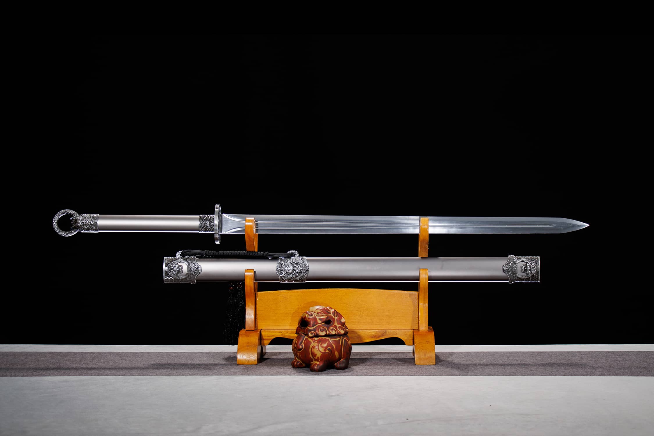 Po Kong Huan Shou High-Performance Manganese Steel Tang Jian Sword - hand-forged Longquan jian sword, full product view