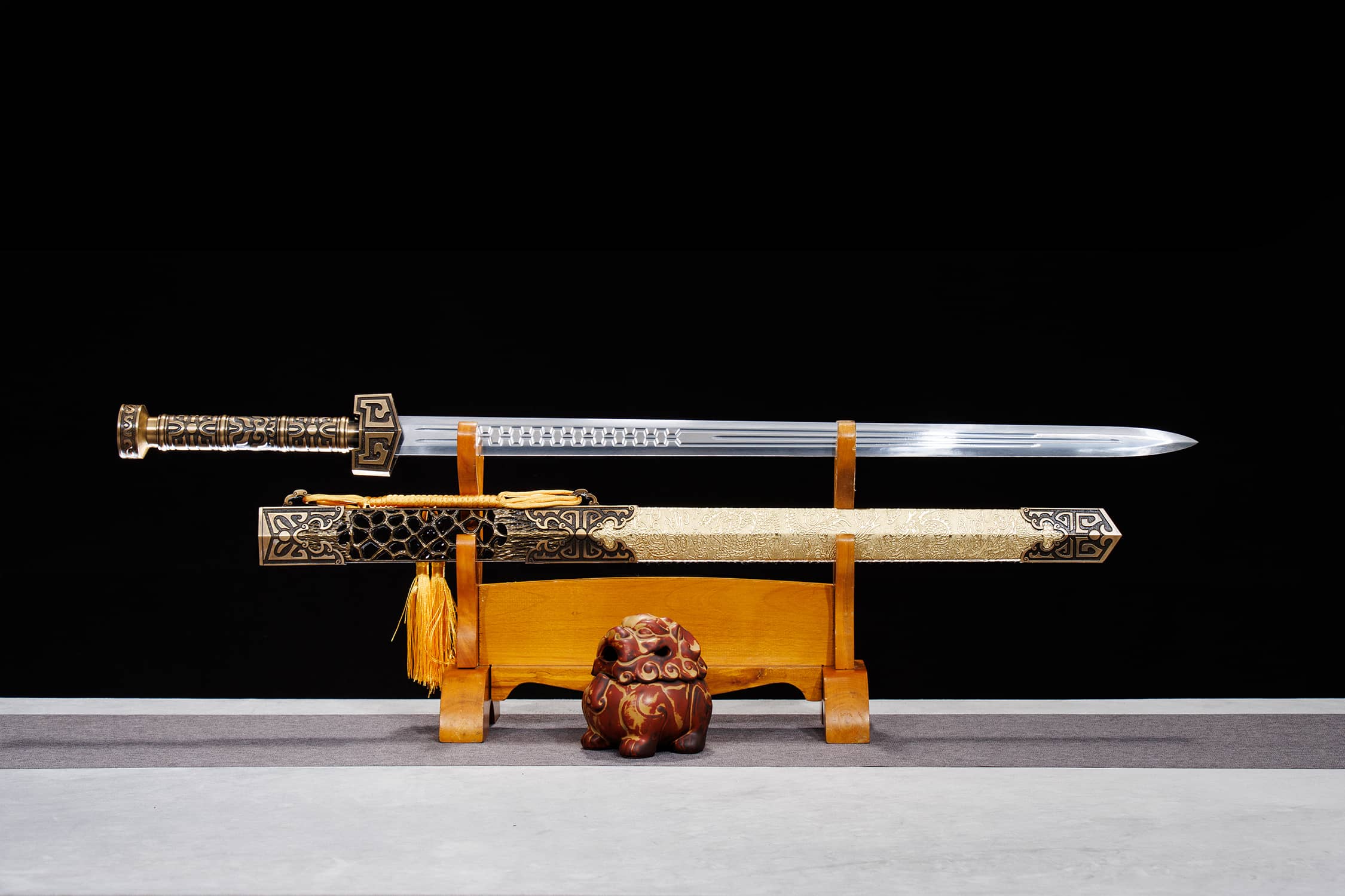 Yan Chen High-Performance Manganese Steel Han Jian Sword - hand-forged Longquan jian sword, full product view