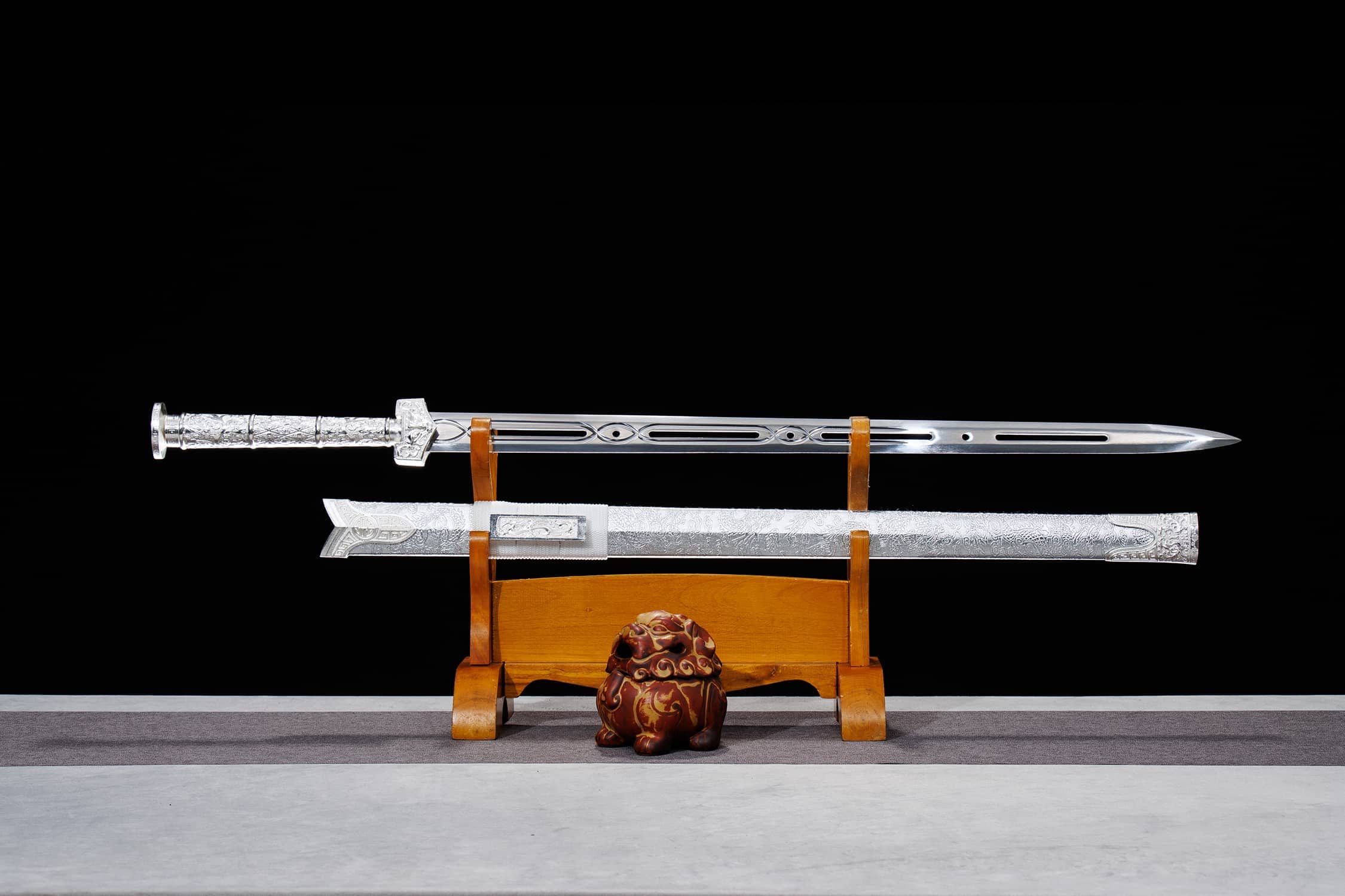 Xuan Bing High-Performance Manganese Steel Han Jian Sword - hand-forged Longquan jian sword, full product view