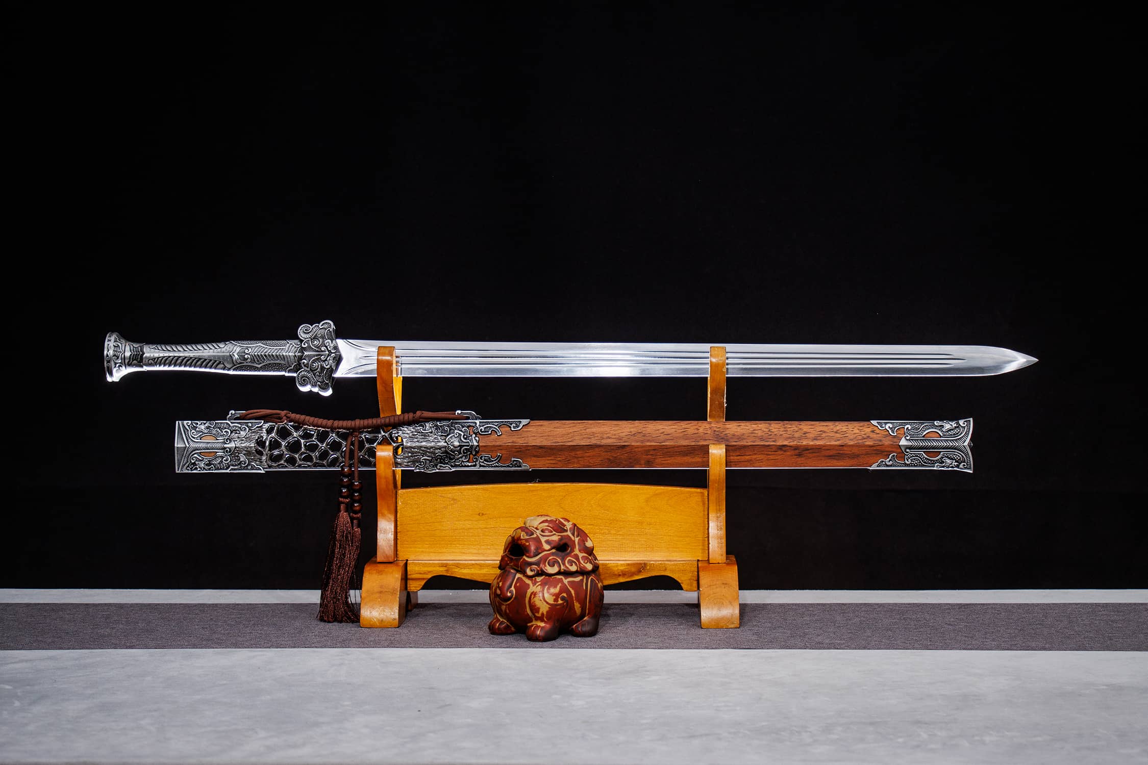 Qin Wang Yin Jiao Lou Kong High-Performance Manganese Steel Han Jian Sword - hand-forged Longquan jian sword, full product...