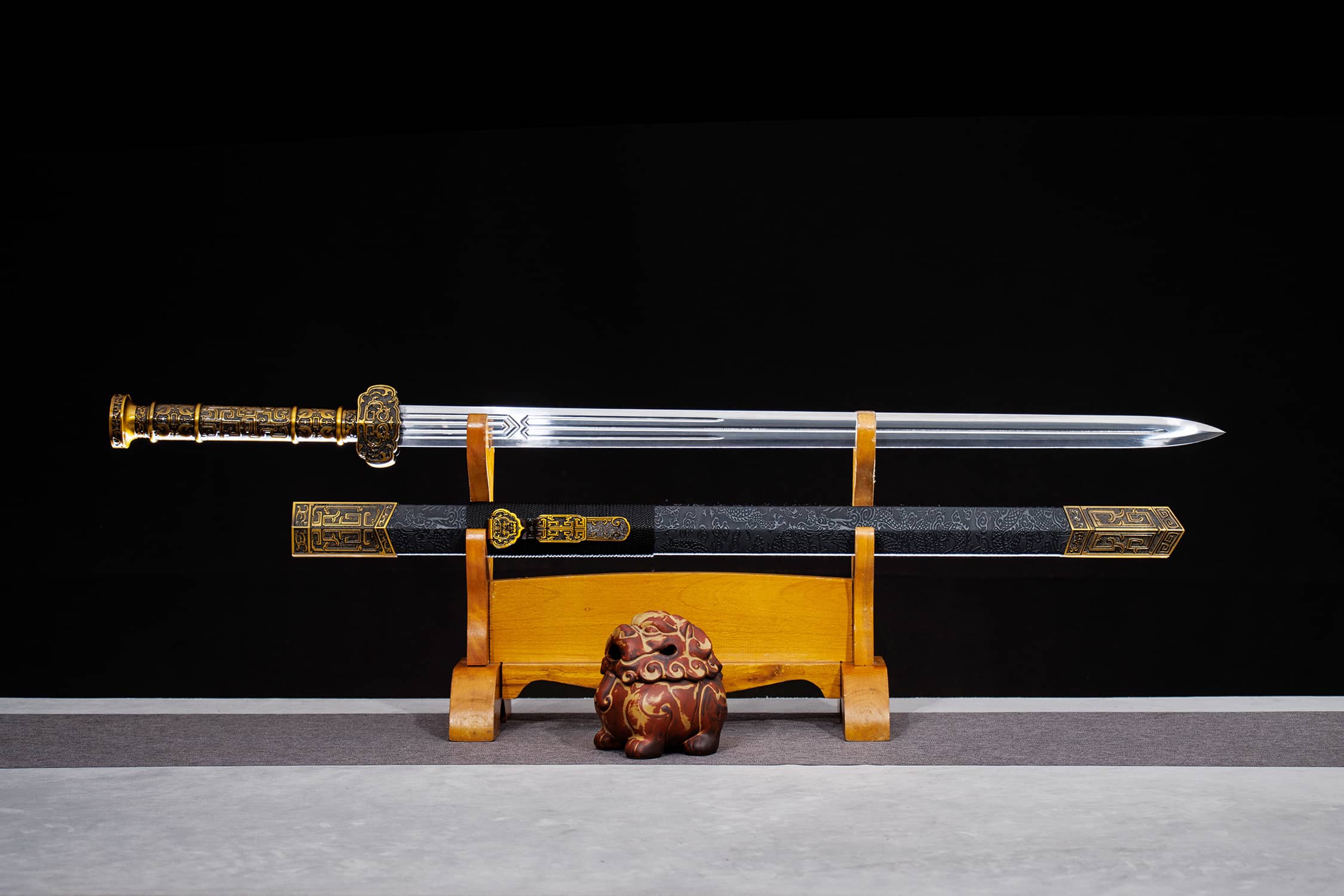 Ru Yi Lu Jie High-Performance Manganese Steel Han Jian Sword - hand-forged Longquan jian sword, full product view
