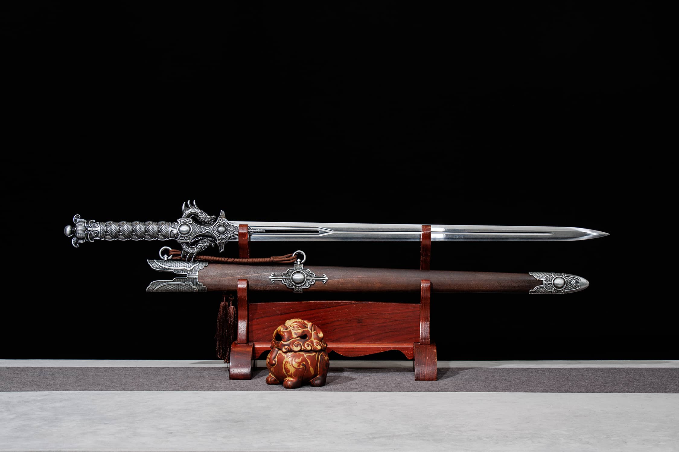 Shuang Long Zhan Lu Yuan High-Performance Manganese Steel Jian Sword - hand-forged Longquan jian sword, full product view