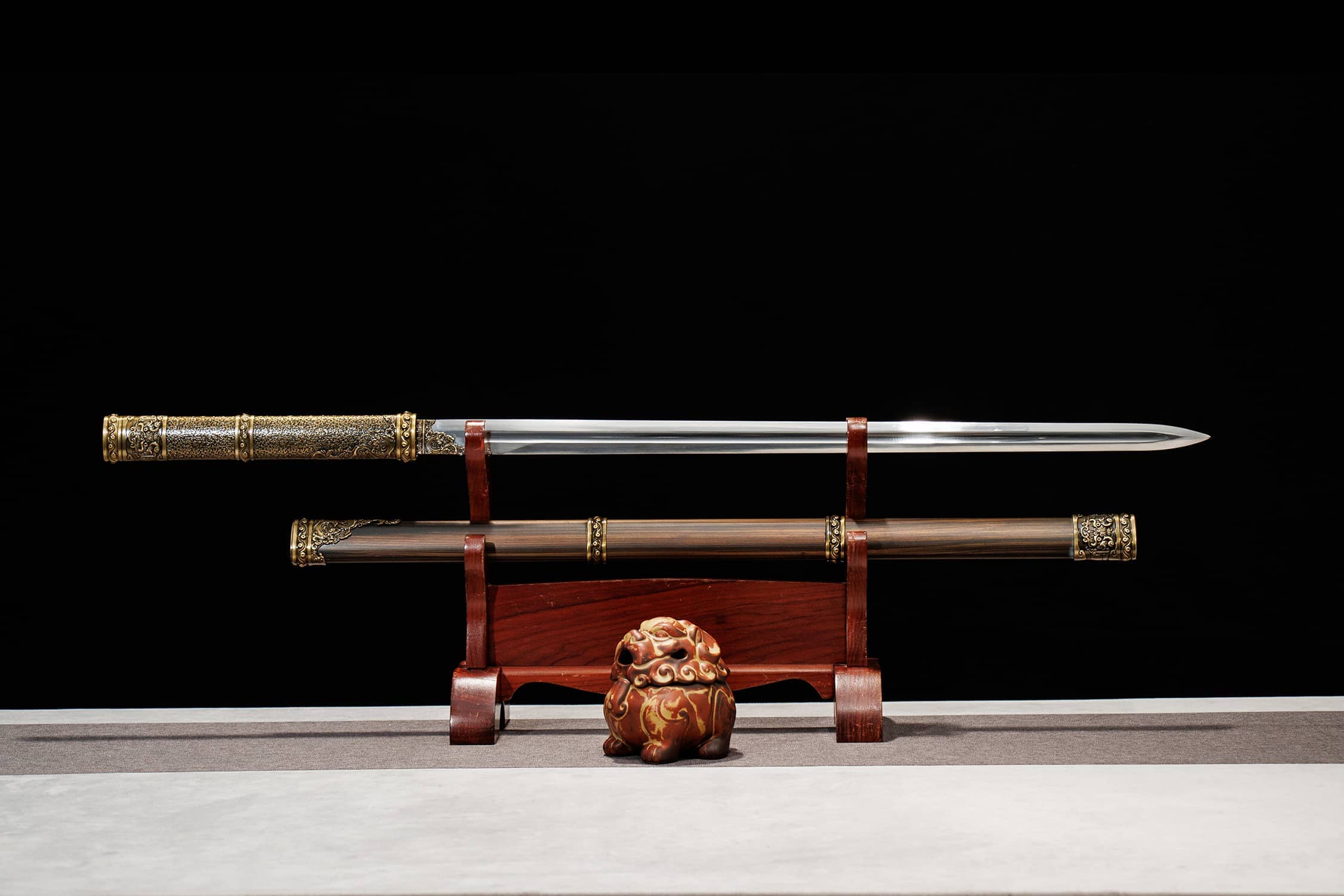 Ya Hu Chi Mie High-Performance Manganese Steel Tang Jian Sword - hand-forged Longquan jian sword, full product view