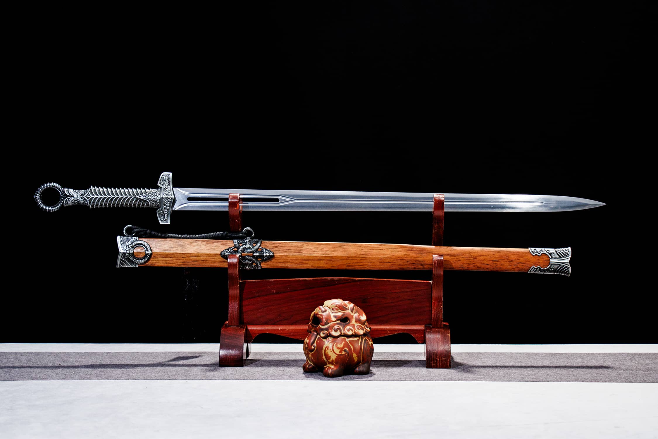 Yao Long Zhen Yuan High-Performance Manganese Steel Han Jian Sword - hand-forged Longquan jian sword, full product view