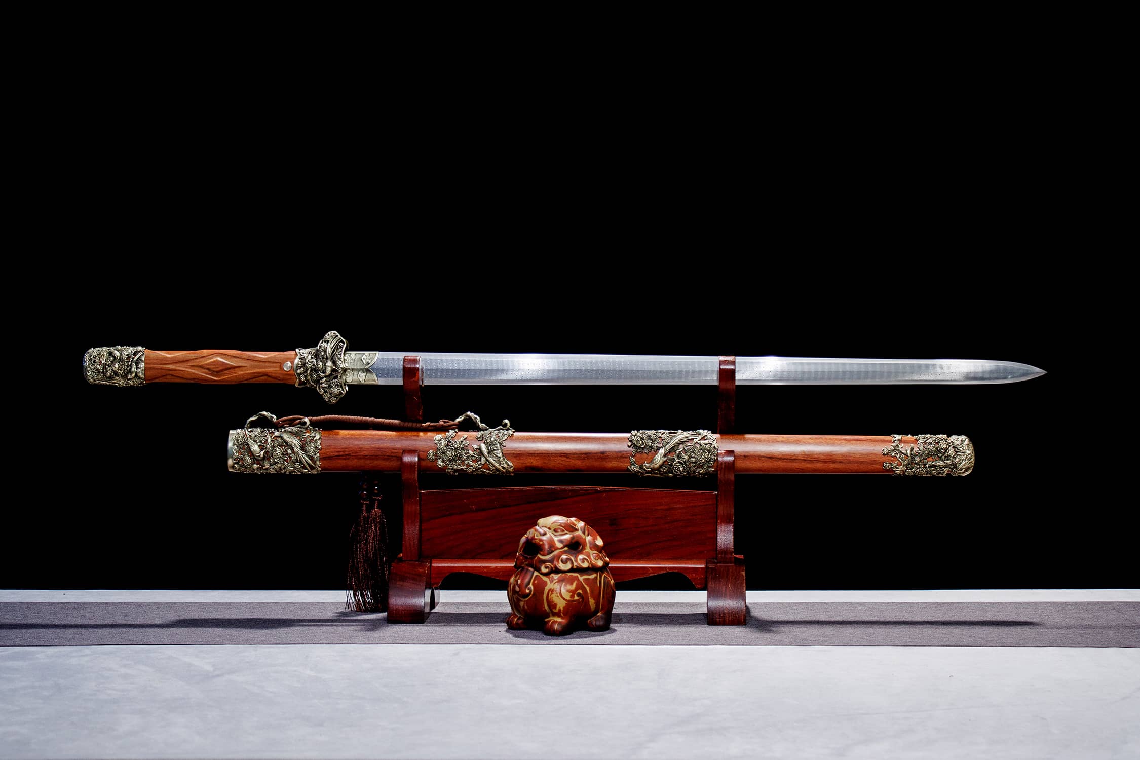 Que Yu Pattern-Welded Steel Jian Sword - hand-forged Longquan jian sword, full product view