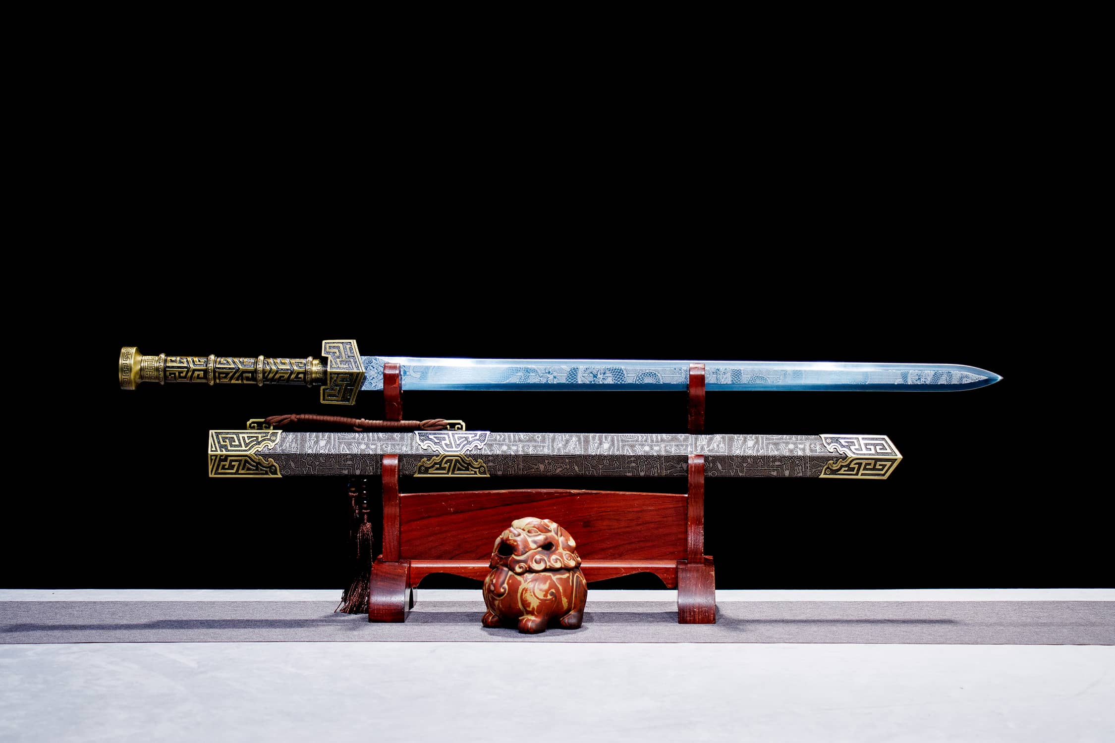 Liu Long High-Performance Manganese Steel Han Jian Sword - hand-forged Longquan jian sword, full product view