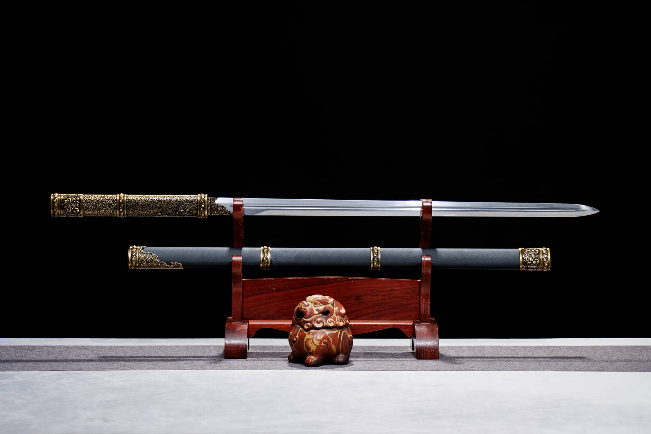 Ya Hu Wu Jian High-Performance Manganese Steel Tang Jian Sword - hand-forged Longquan jian sword, full product view