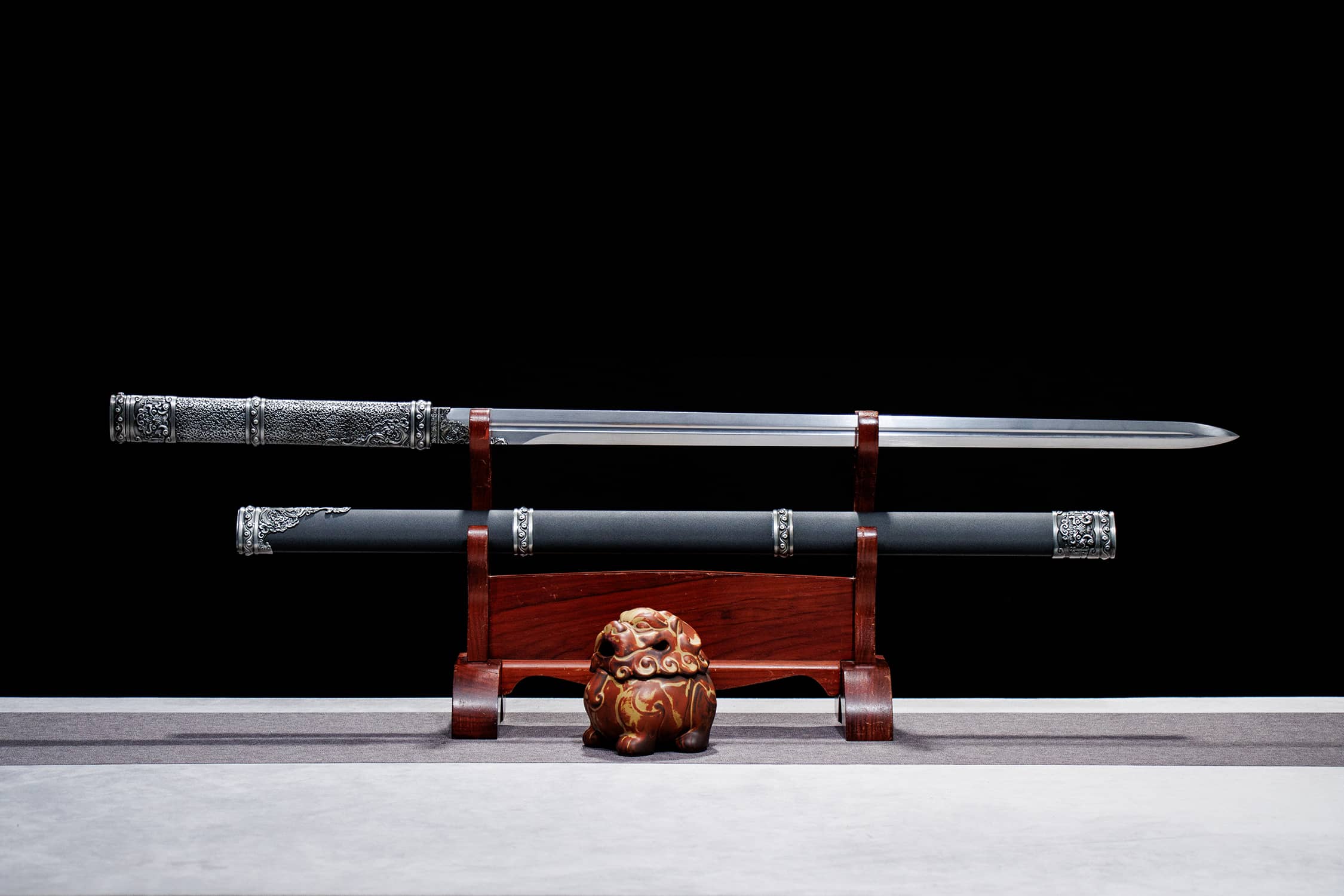 Ya Hu Cha Na High-Performance Manganese Steel Tang Jian Sword - hand-forged Longquan jian sword, full product view
