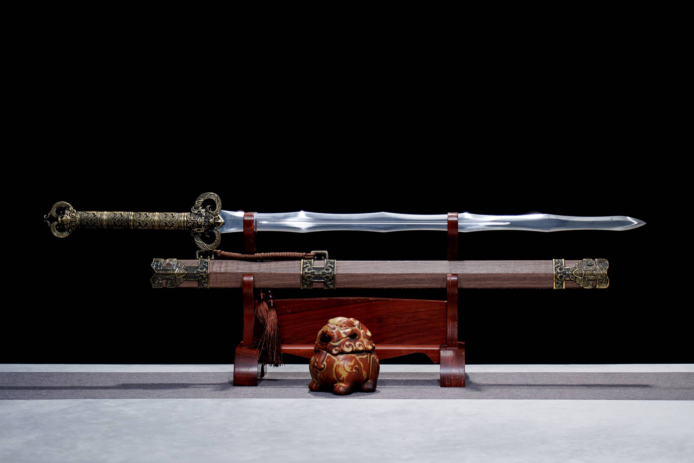 Lu Shi High-Performance Manganese Steel Jian Sword - hand-forged Longquan jian sword, full product view