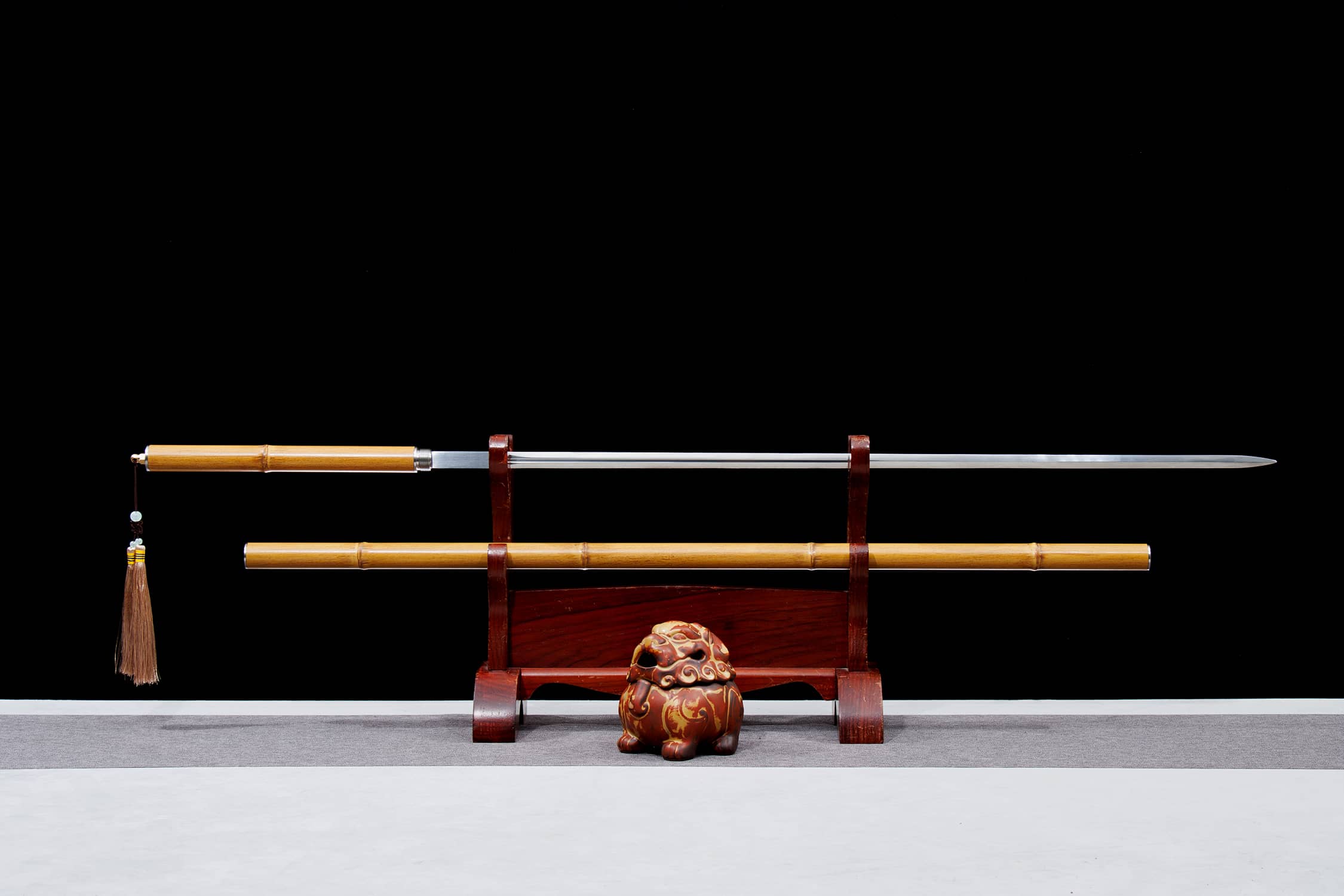 Zhu Jie High-Performance Manganese Steel Staff Sword with Reverse-Mount - hand-forged Longquan jian sword, full product view