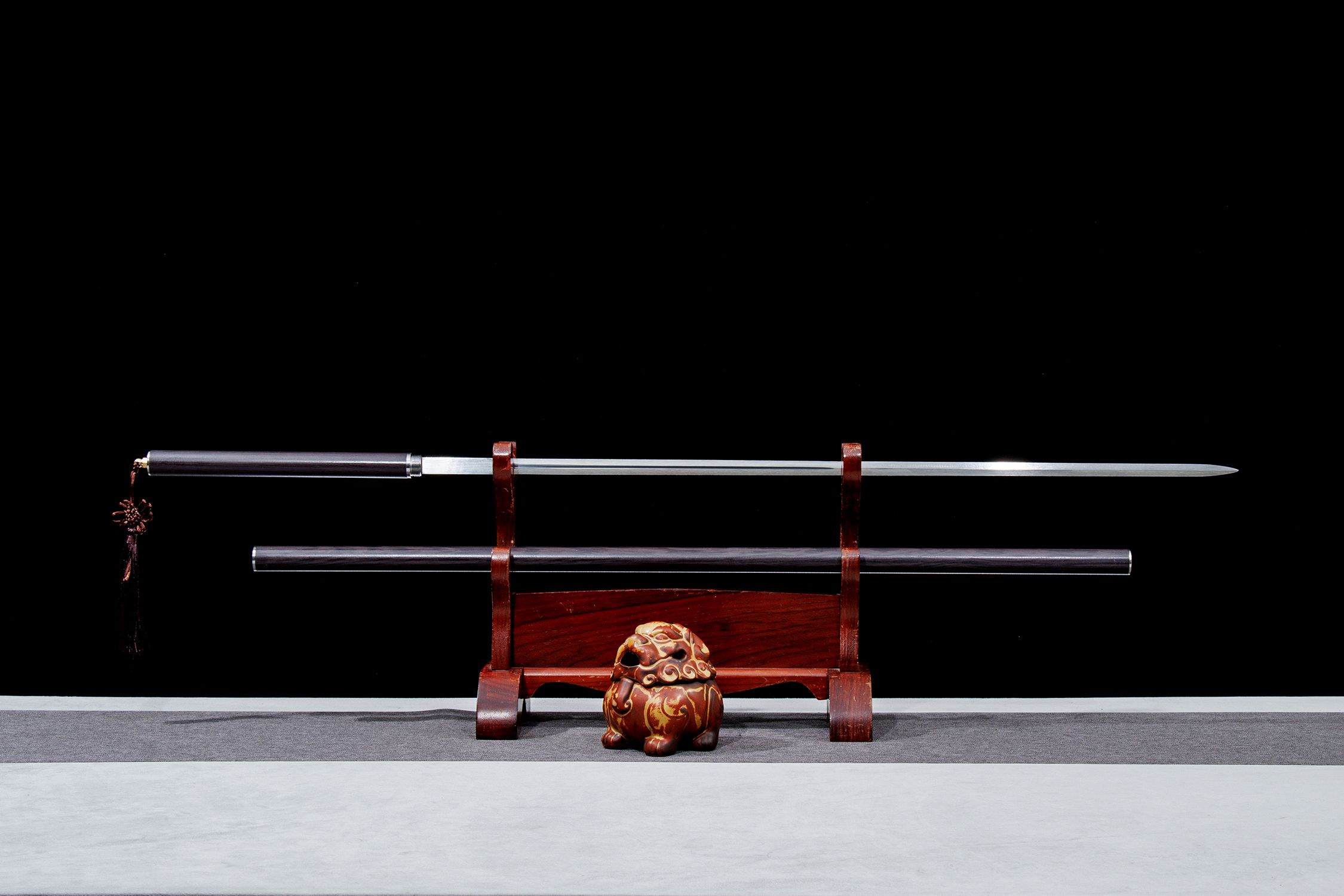 Wu Ying High-Performance Manganese Steel Jian Sword with Reverse-Mount - hand-forged Longquan jian sword, full product view