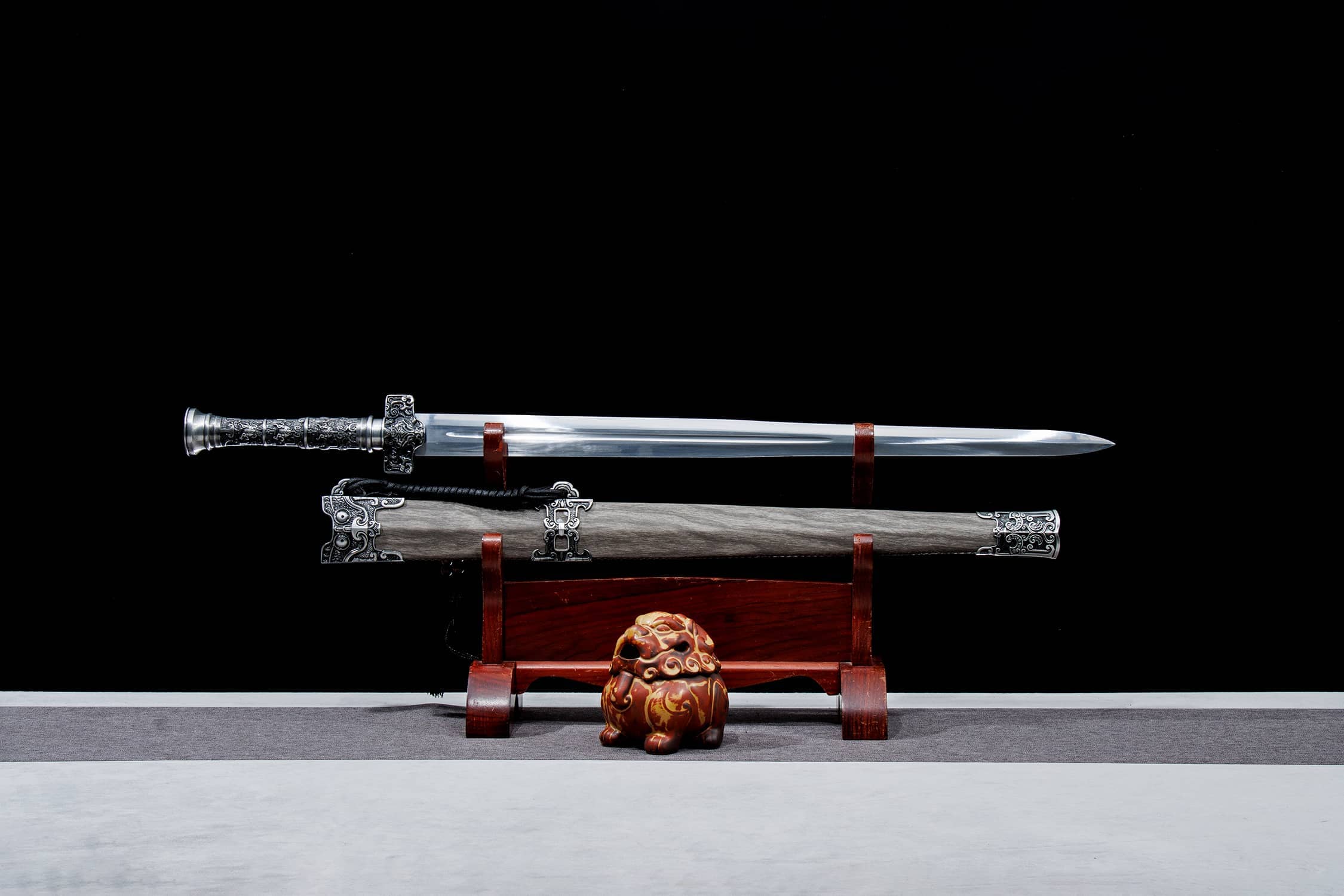 Yin Feng High-Performance Manganese Steel Han Jian Sword - hand-forged Longquan jian sword, full product view