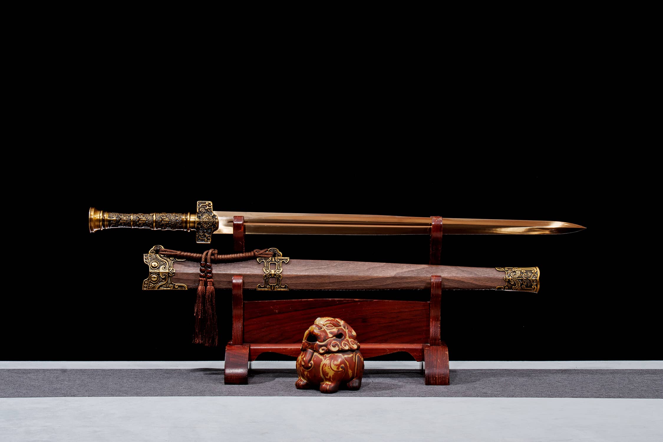 Jin Yu High-Performance Manganese Steel Han Jian Sword - hand-forged Longquan jian sword, full product view