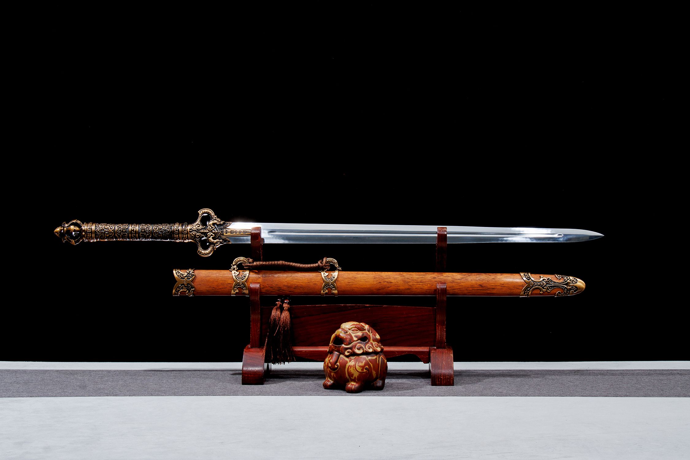 Hong Hu High-Performance Manganese Steel Tang Jian Sword - hand-forged Longquan jian sword, full product view