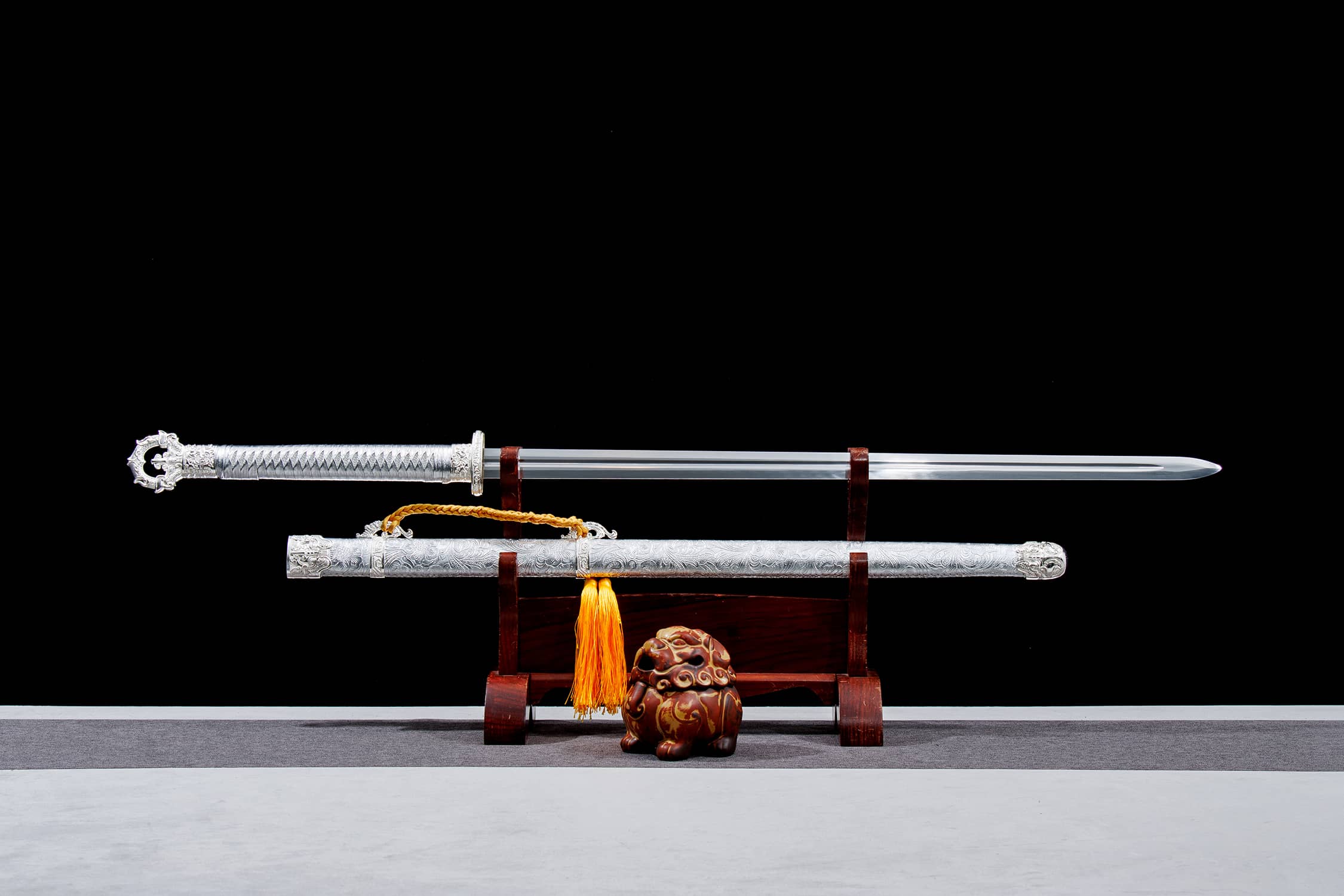 Han Guang Huan Shou High-Performance Manganese Steel Tang Jian Sword - hand-forged Longquan jian sword, full product view