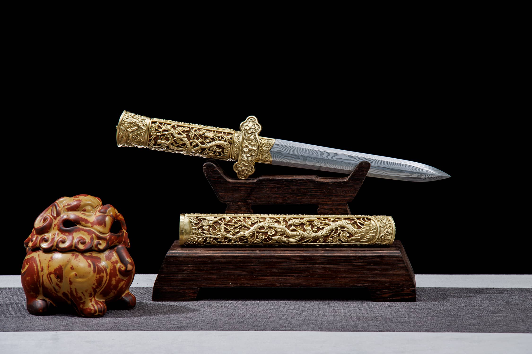 Que Yu Pattern-Welded Steel Short Sword - hand-forged Longquan jian sword, full product view
