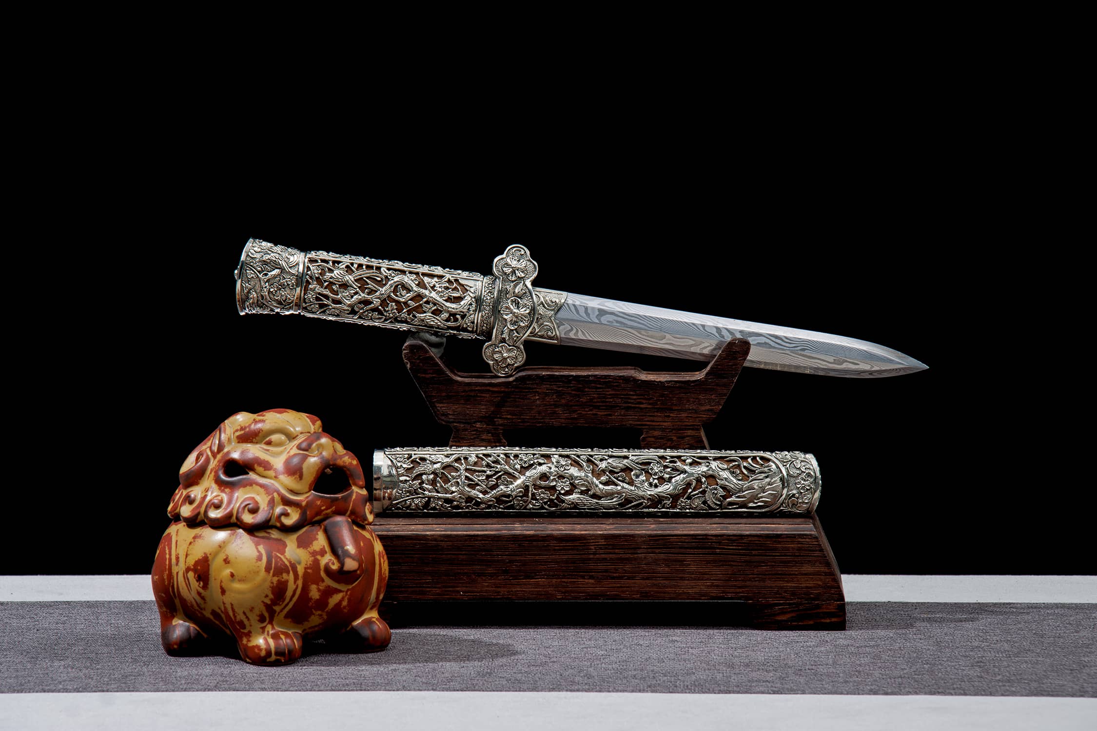 Que Yu Pattern-Welded Steel Short Sword - hand-forged Longquan jian sword, full product view