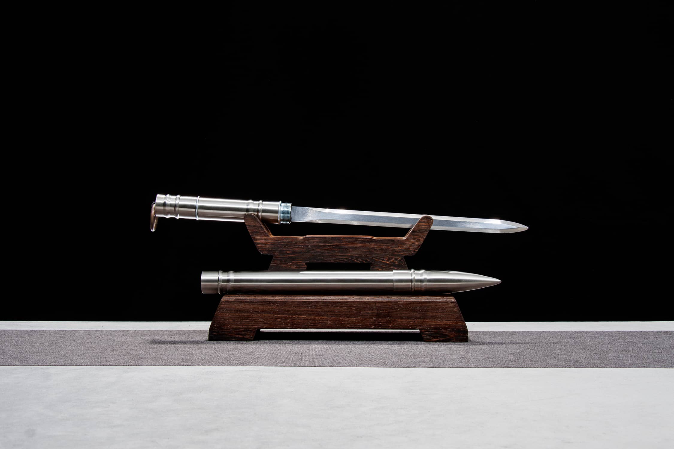 Fan Yin High-Performance Manganese Steel Short Sword - hand-forged Longquan jian sword, full product view